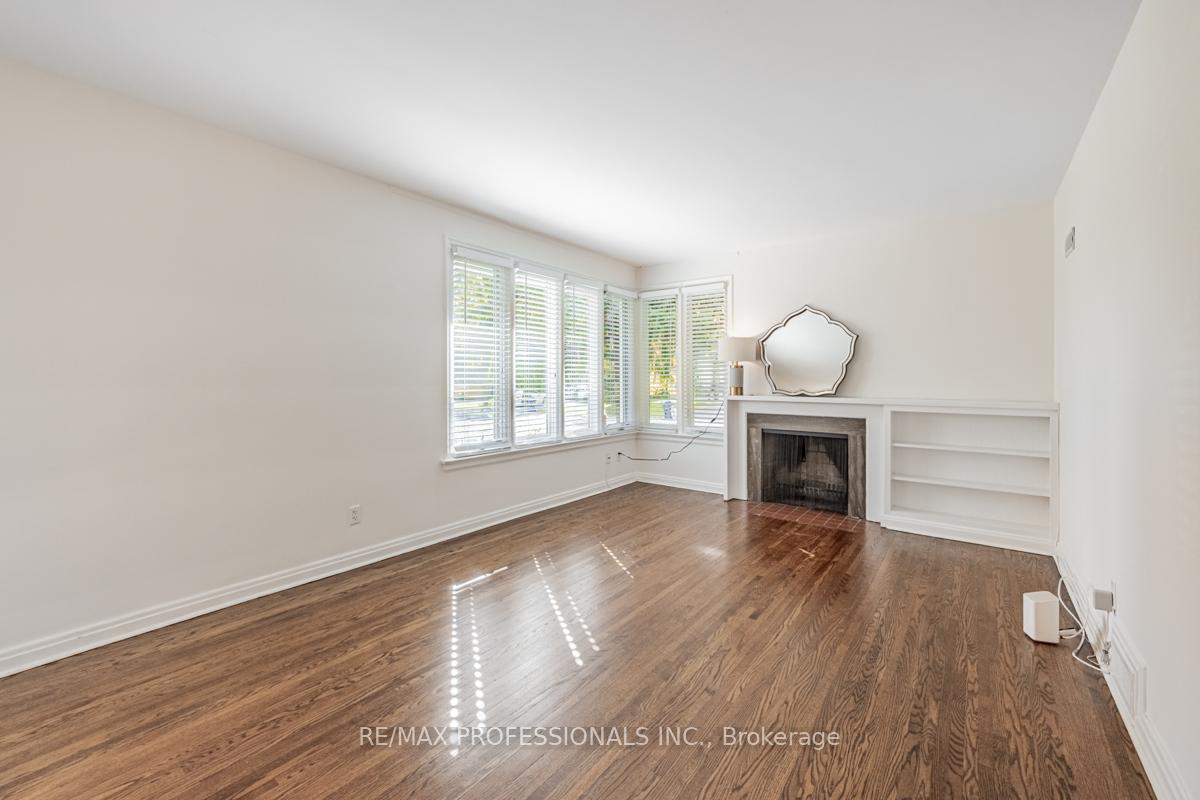 54 Robin Hood Rd, Toronto, ON M9A2W8 | 4 Bedroom 3 Bathroom Detached House | Image 5