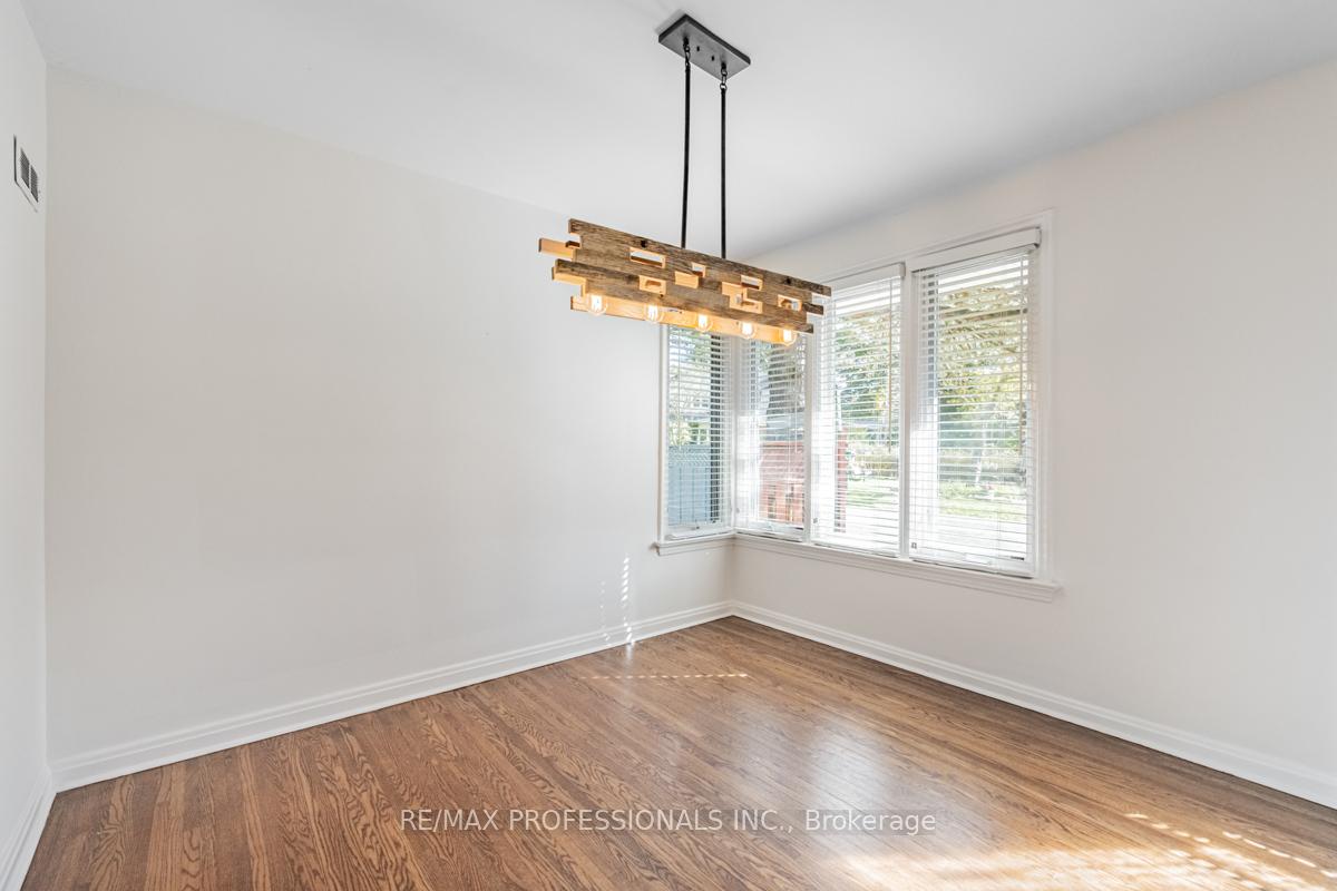 54 Robin Hood Rd, Toronto, ON M9A2W8 | 4 Bedroom 3 Bathroom Detached House | Image 6
