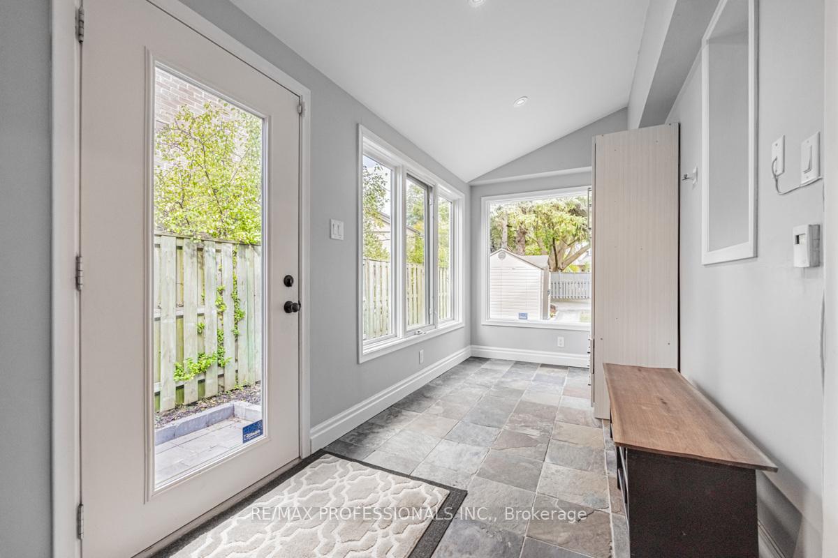 54 Robin Hood Rd, Toronto, ON M9A2W8 | 4 Bedroom 3 Bathroom Detached House | Image 9