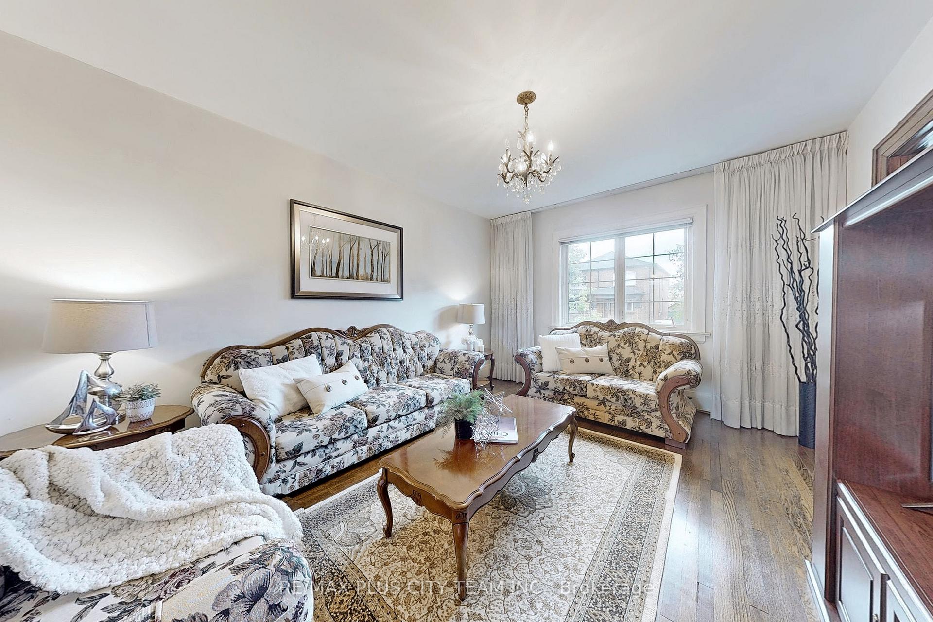 86 Bristol Ave, Toronto, ON M6H3J9 | 3 Bedroom 2 Bathroom Semi-Detached House | Image 3