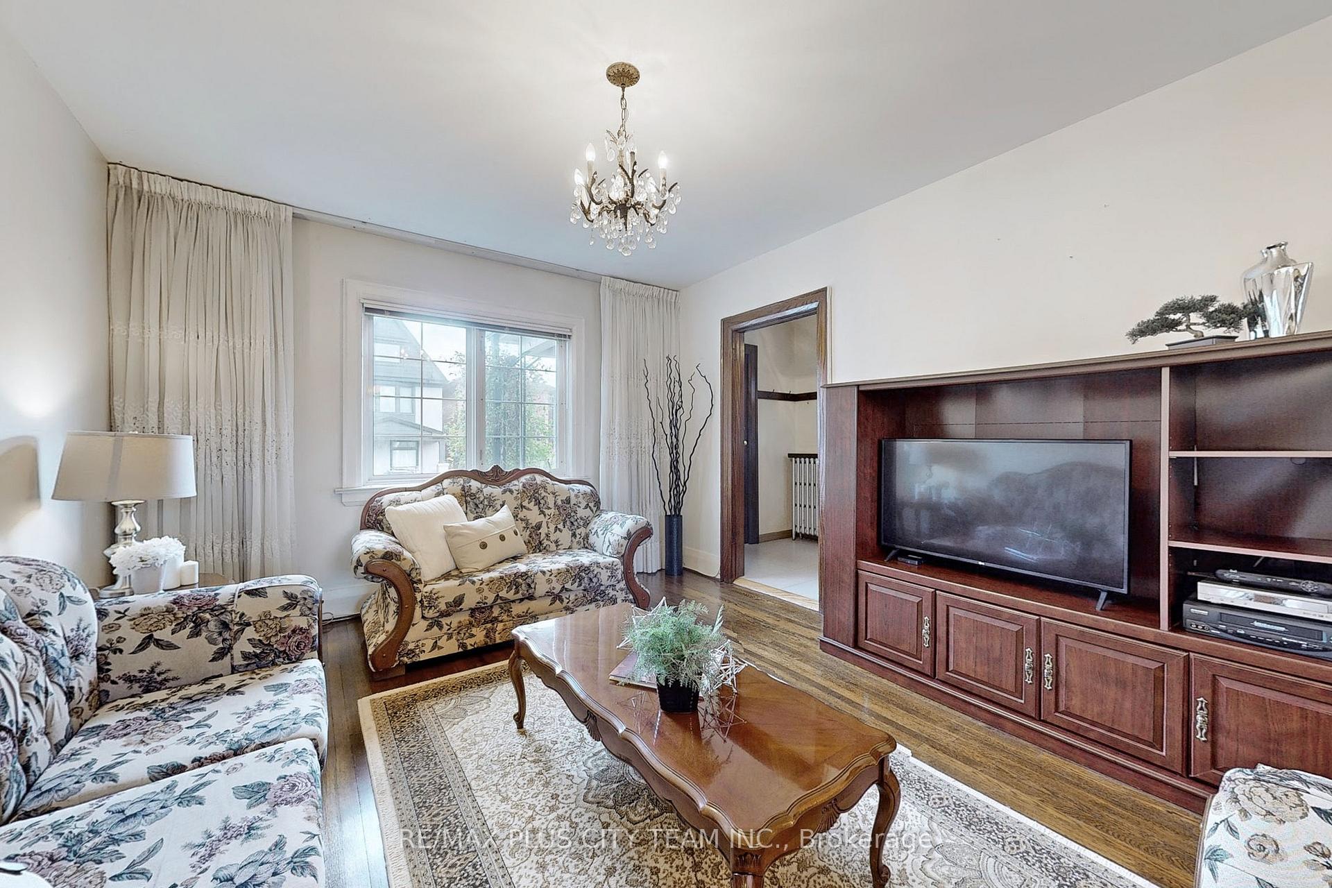 86 Bristol Ave, Toronto, ON M6H3J9 | 3 Bedroom 2 Bathroom Semi-Detached House | Image 4