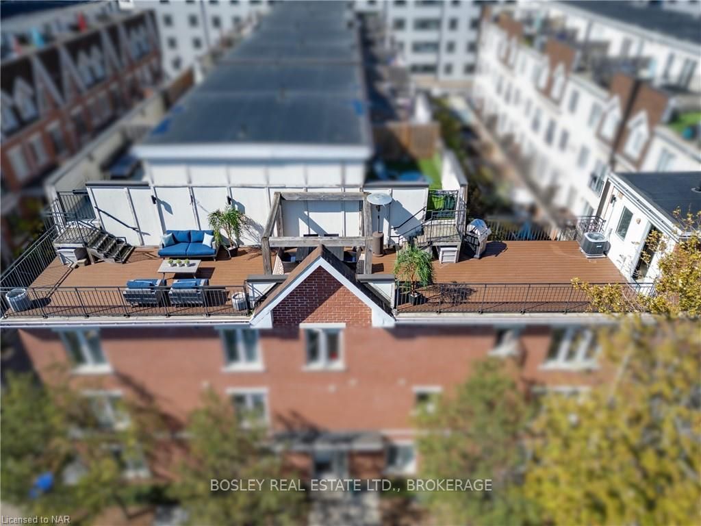 #833C - 12 LAIDLAW St, Toronto, ON M6K1X2 | 2 Bedroom 2 Bathroom Condo Apt