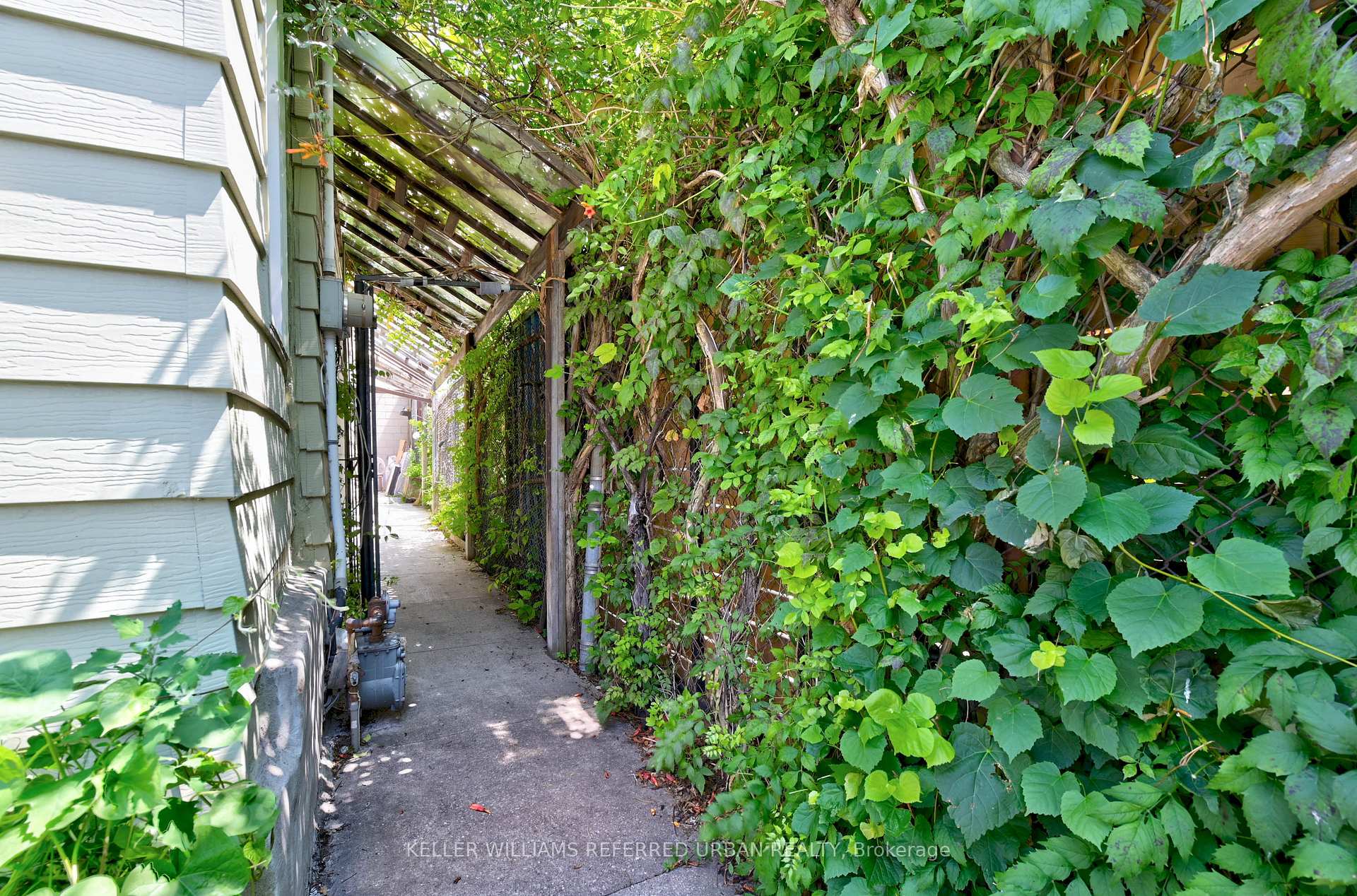 325 Westmoreland Ave N, Toronto, ON M6H3A6 | 2 Bedroom 3 Bathroom Semi-Detached House | Image 2