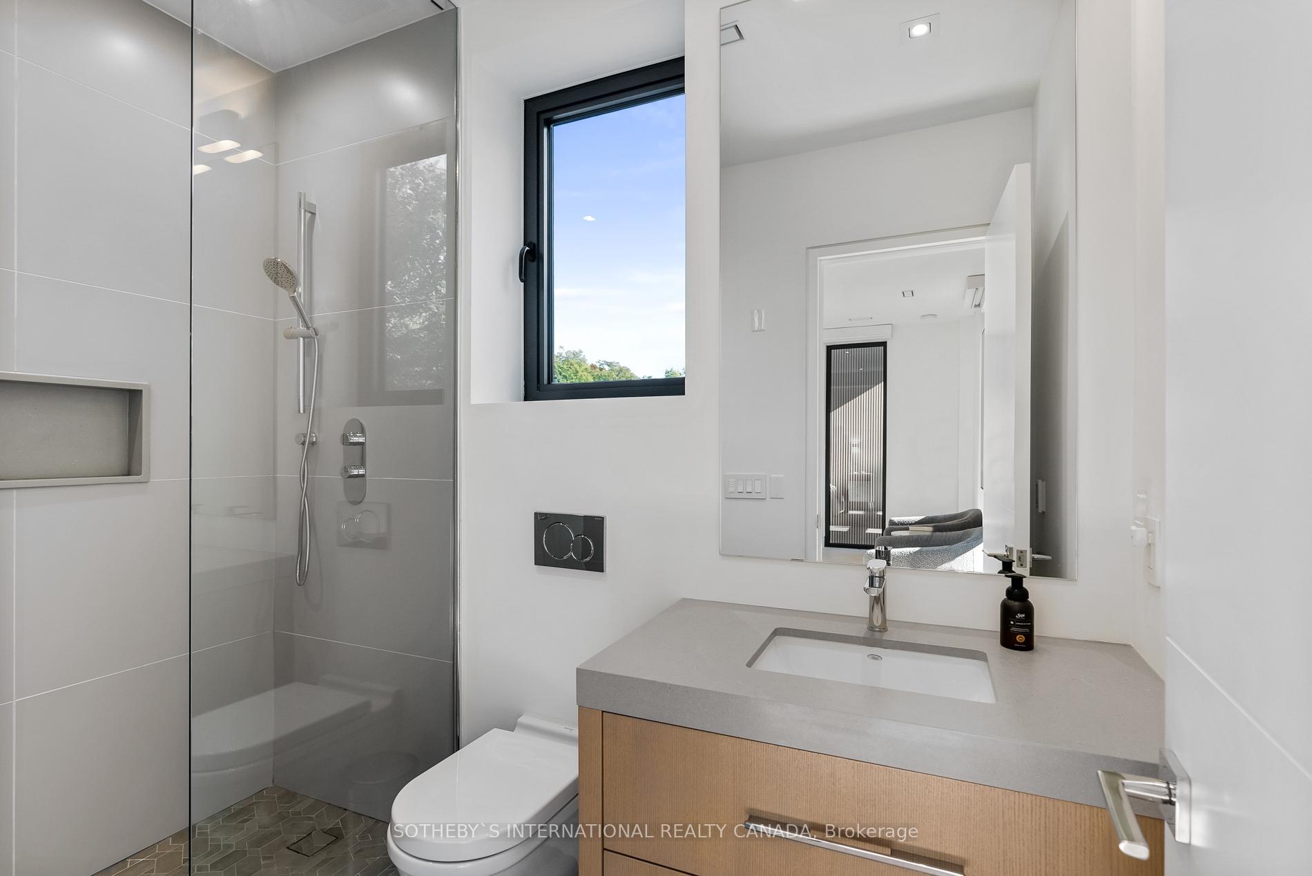 38 South Kingslea Dr, Toronto, ON M8Y2A4 | 4 Bedroom 6 Bathroom Detached House | Image 24