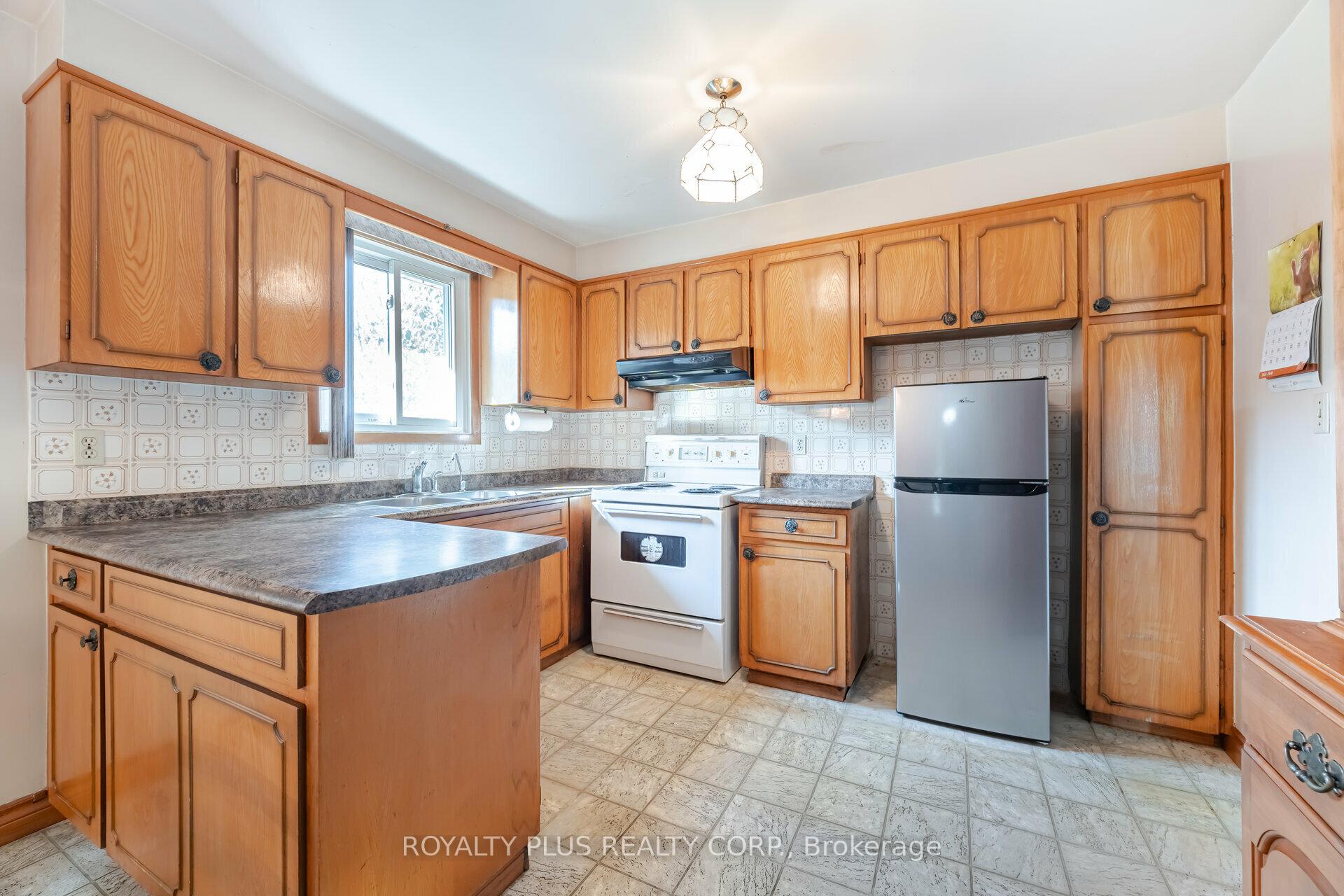 234 Grandravine Dr N, Toronto, ON M3N1H9 | 3 Bedroom 2 Bathroom Semi-Detached House | Image 12