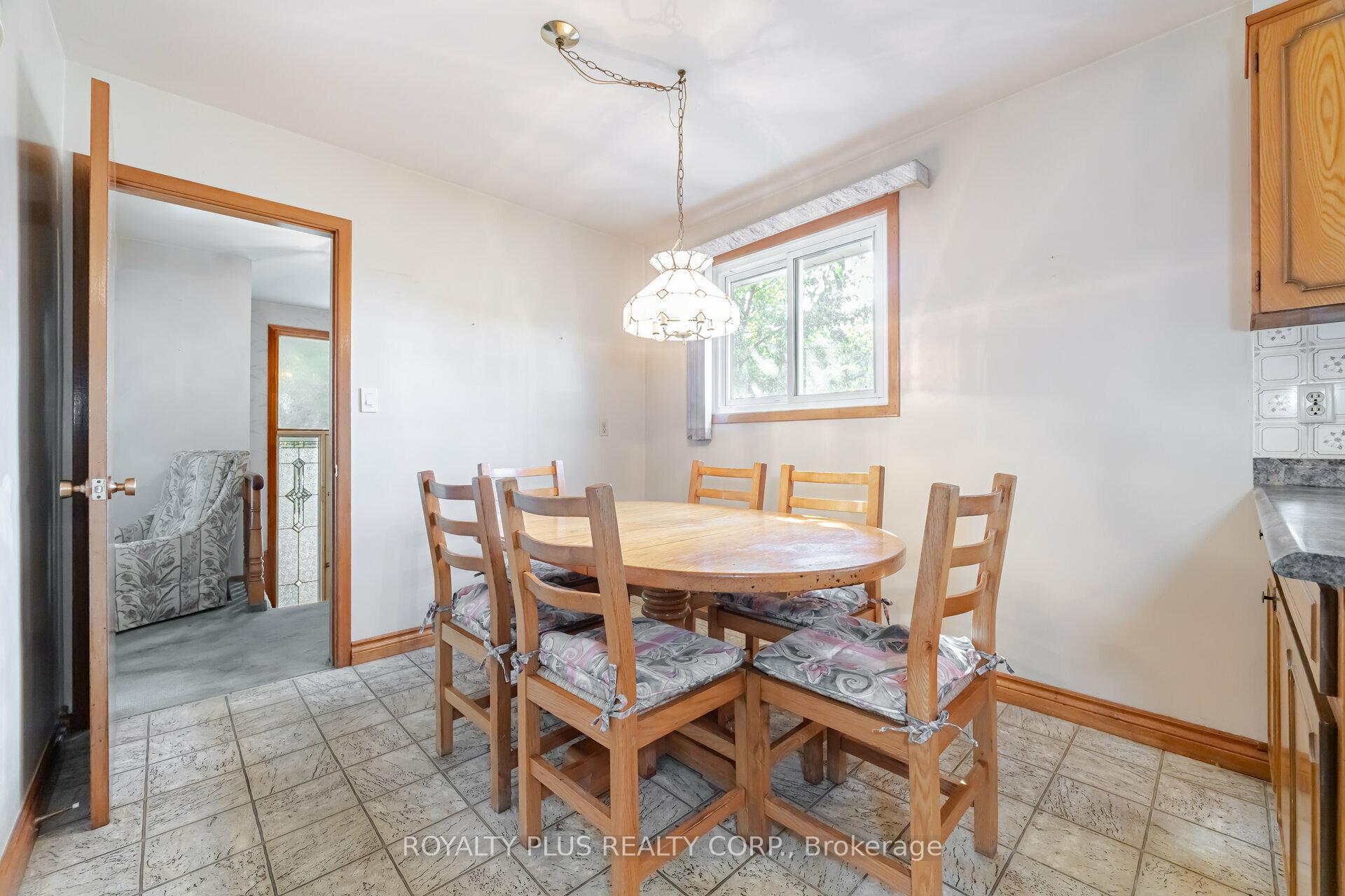 234 Grandravine Dr N, Toronto, ON M3N1H9 | 3 Bedroom 2 Bathroom Semi-Detached House | Image 15