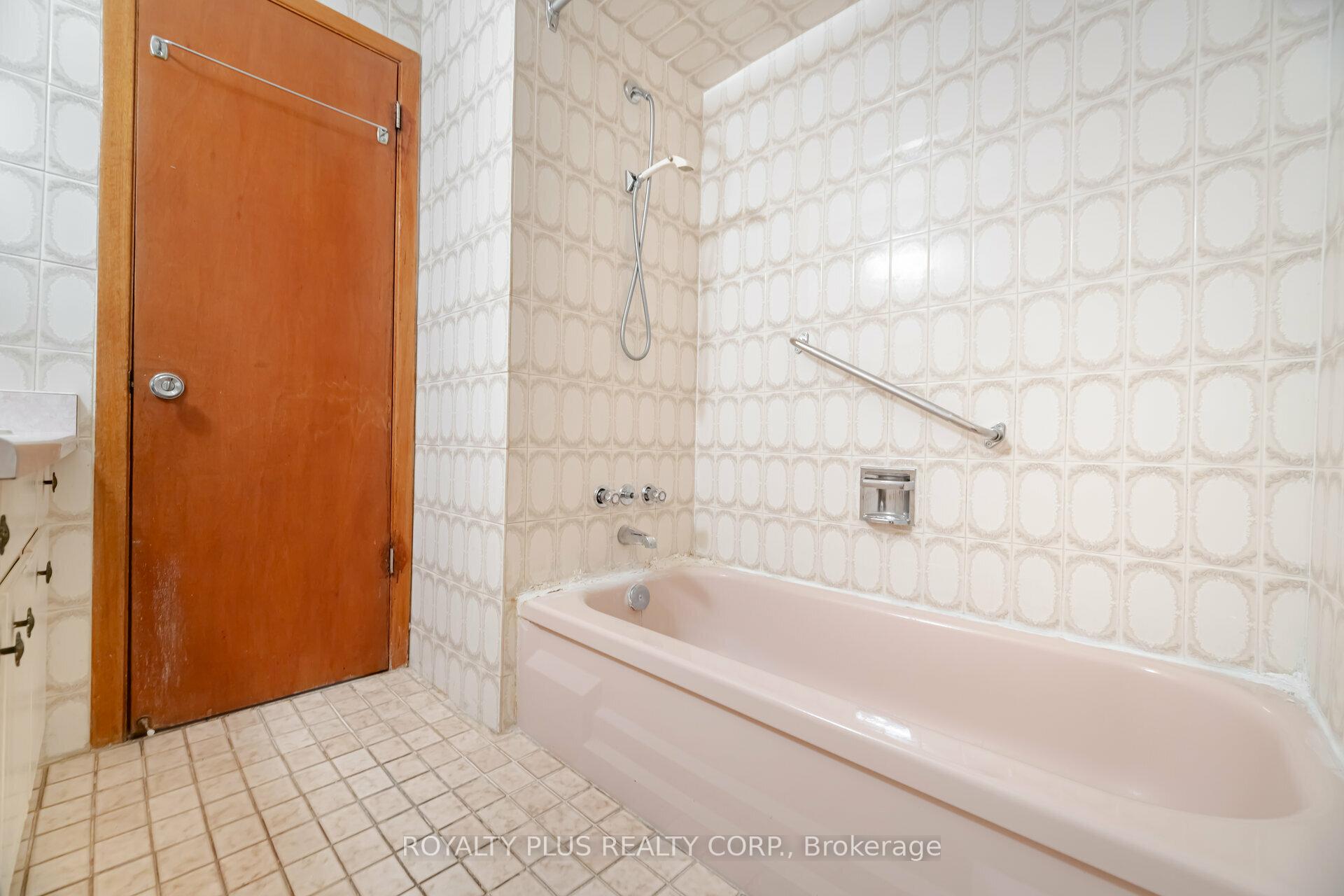 234 Grandravine Dr N, Toronto, ON M3N1H9 | 3 Bedroom 2 Bathroom Semi-Detached House | Image 24