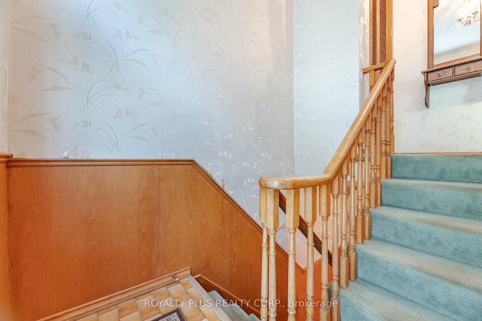 234 Grandravine Dr N, Toronto, ON M3N1H9 | 3 Bedroom 2 Bathroom Semi-Detached House | Image 28