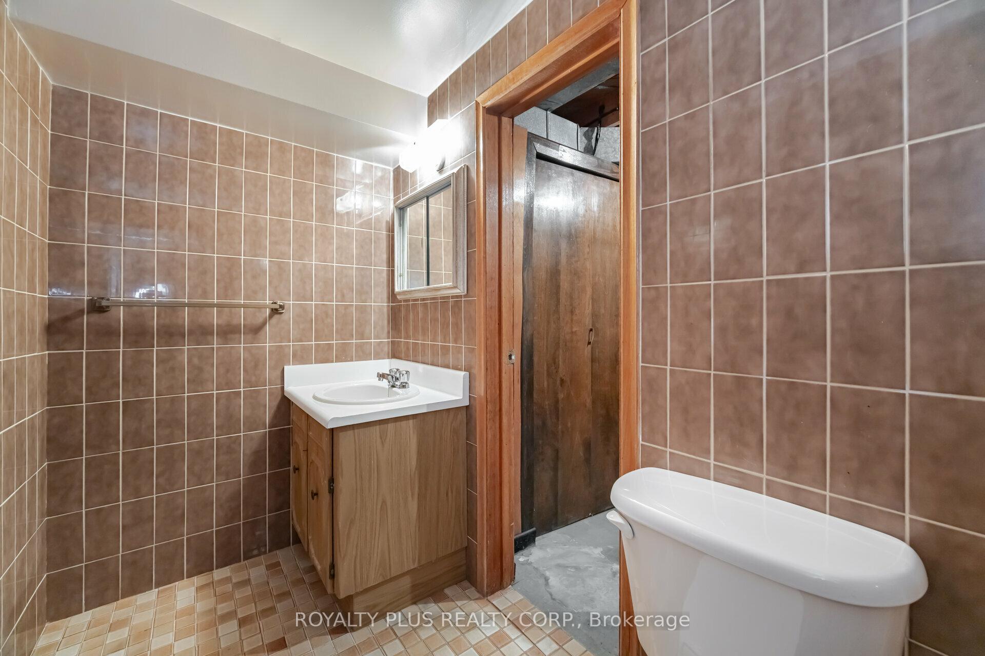 234 Grandravine Dr N, Toronto, ON M3N1H9 | 3 Bedroom 2 Bathroom Semi-Detached House | Image 34