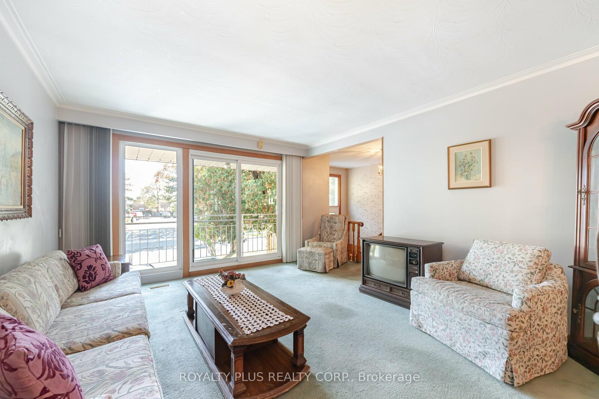 234 Grandravine Dr N, Toronto, ON M3N1H9 | 3 Bedroom 2 Bathroom Semi-Detached House | Image 6