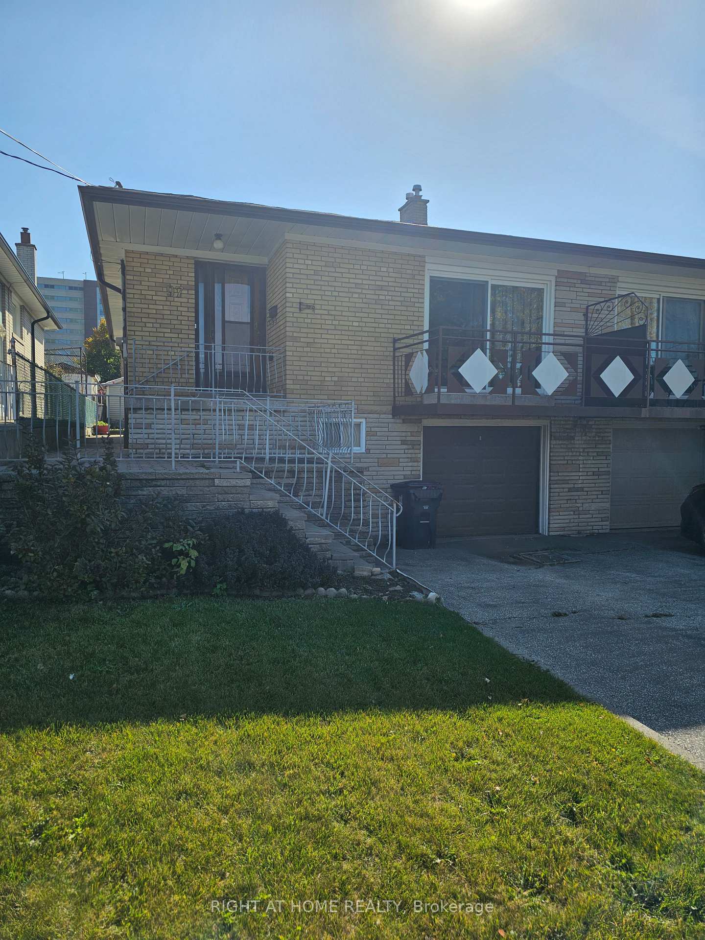 97 VICTORY Dr, Toronto, ON M3M2J9 | 3 Bedroom 2 Bathroom Semi-Detached House | Image 2