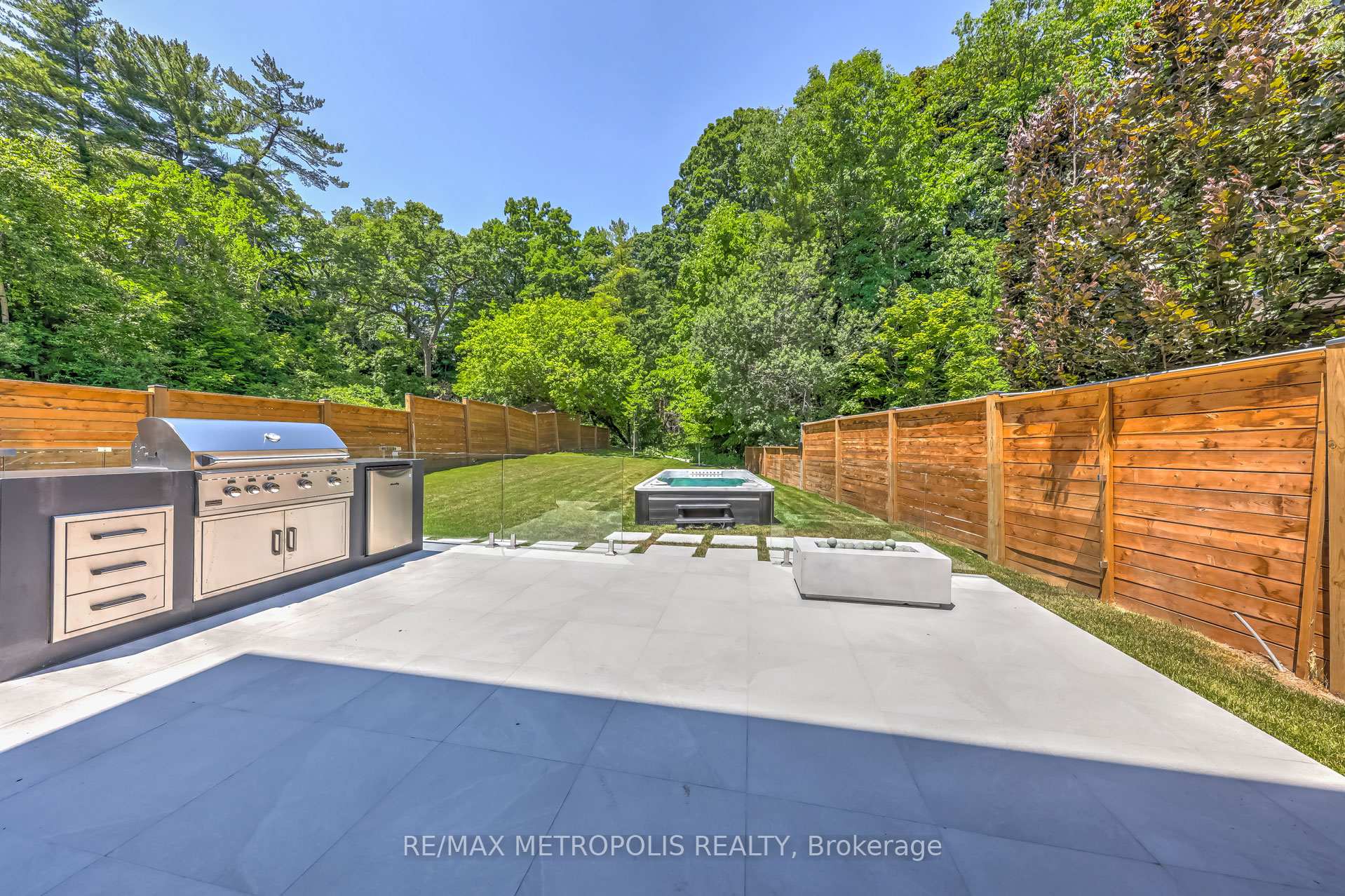 12 Bearwood Dr, Toronto, ON M9A4G4 | 4 Bedroom 7 Bathroom Detached House | Image 32