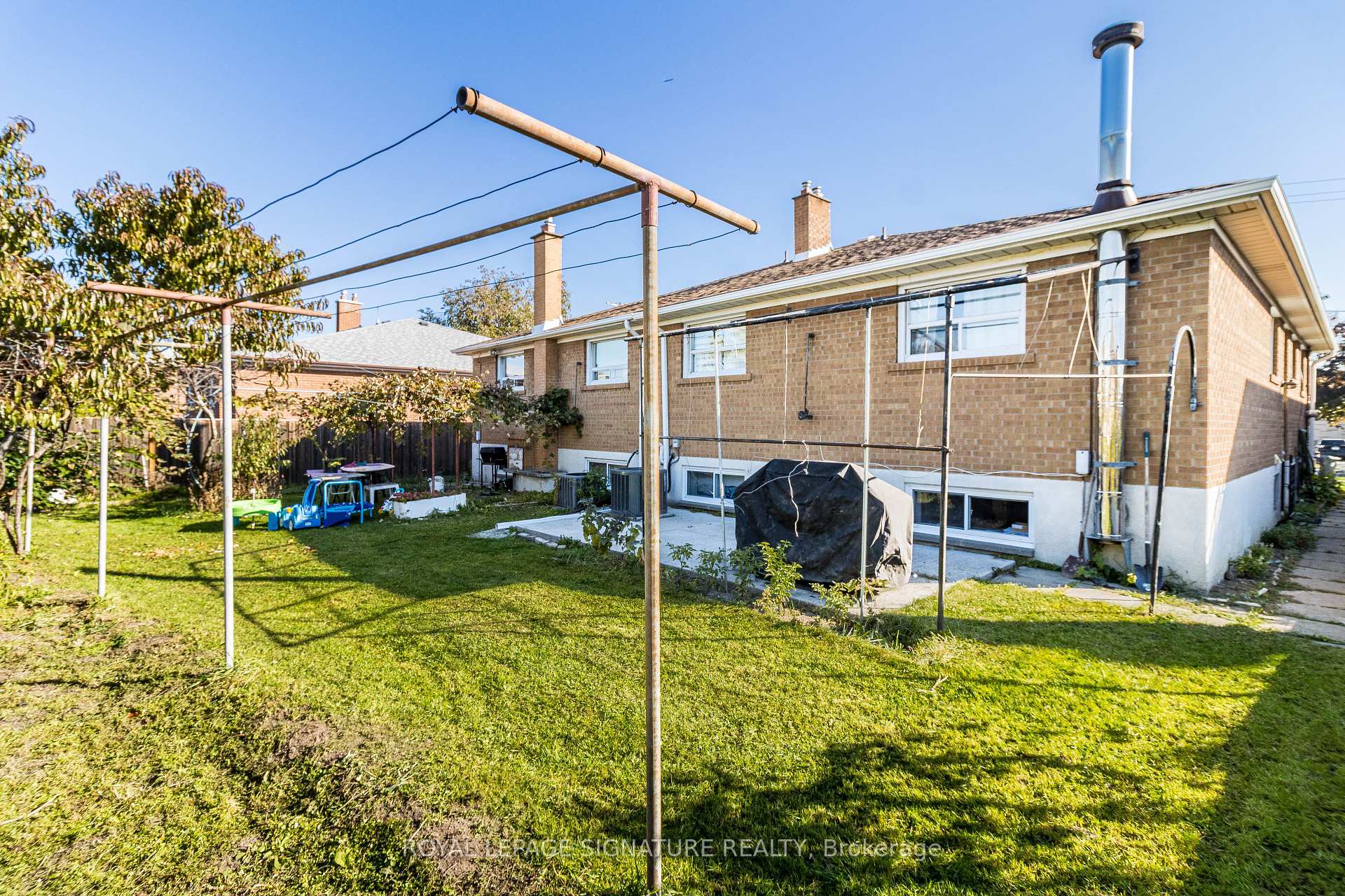 66 Arleta Ave, Toronto, ON M3L2E7 | 3 Bedroom 3 Bathroom Semi-Detached House | Image 26