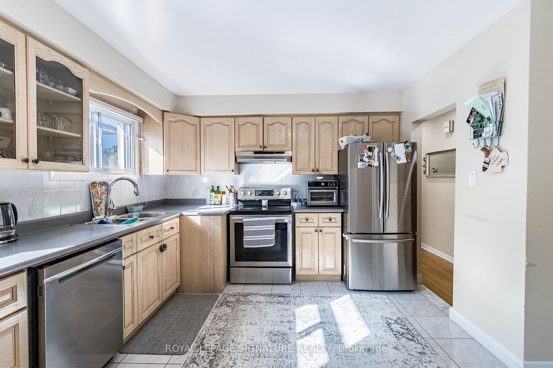 66 Arleta Ave, Toronto, ON M3L2E7 | 3 Bedroom 3 Bathroom Semi-Detached House | Image 4