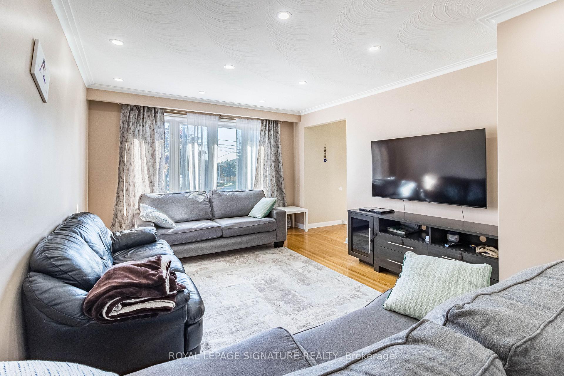 66 Arleta Ave, Toronto, ON M3L2E7 | 3 Bedroom 3 Bathroom Semi-Detached House | Image 7