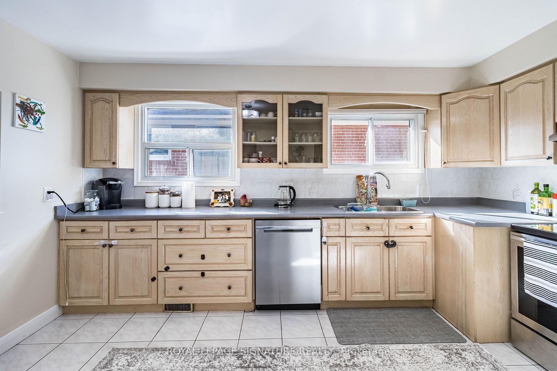 66 Arleta Ave, Toronto, ON M3L2E7 | 3 Bedroom 3 Bathroom Semi-Detached House | Image 8