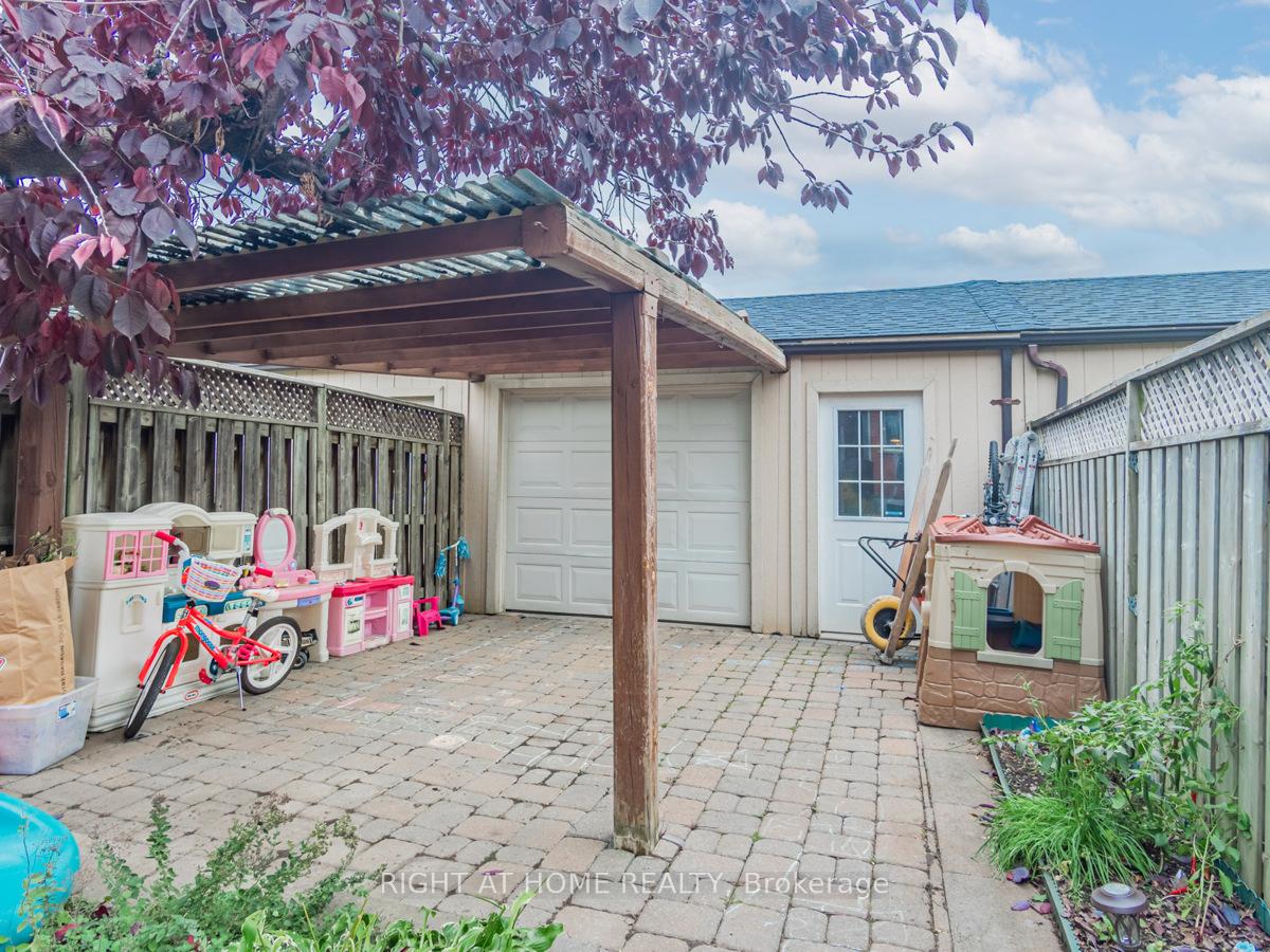 45 Rutland St, Toronto, ON M6N5G1 | 3 Bedroom 3 Bathroom Semi-Detached House | Image 32
