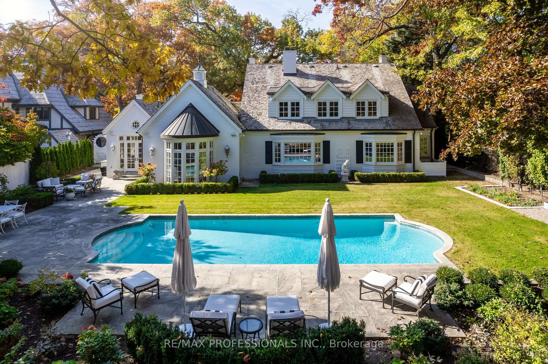 11 Kingsway Cres, Toronto, ON M8X2P9 | 5 Bedroom 7 Bathroom Detached House | Image 1