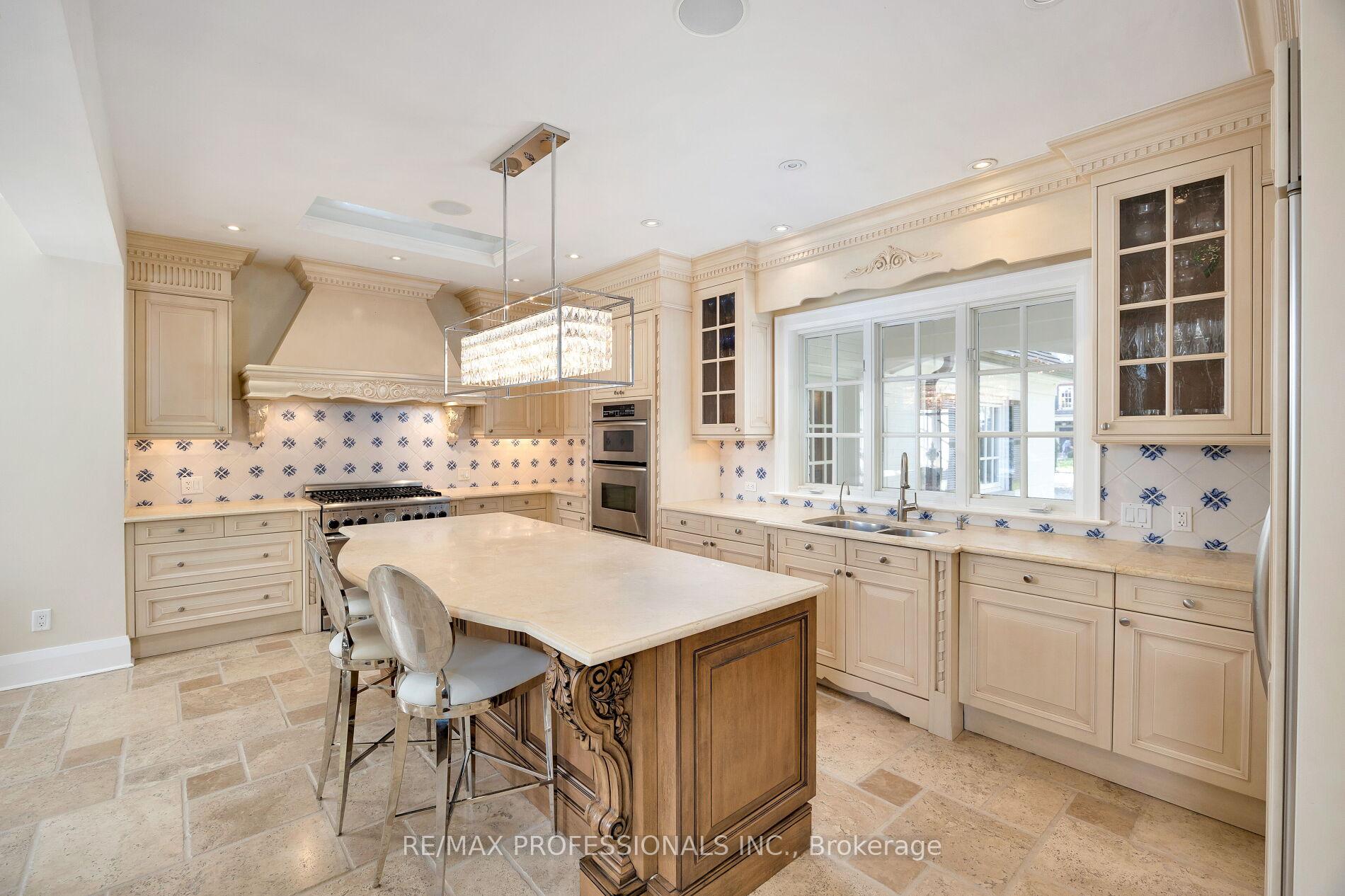 11 Kingsway Cres, Toronto, ON M8X2P9 | 5 Bedroom 7 Bathroom Detached House | Image 14