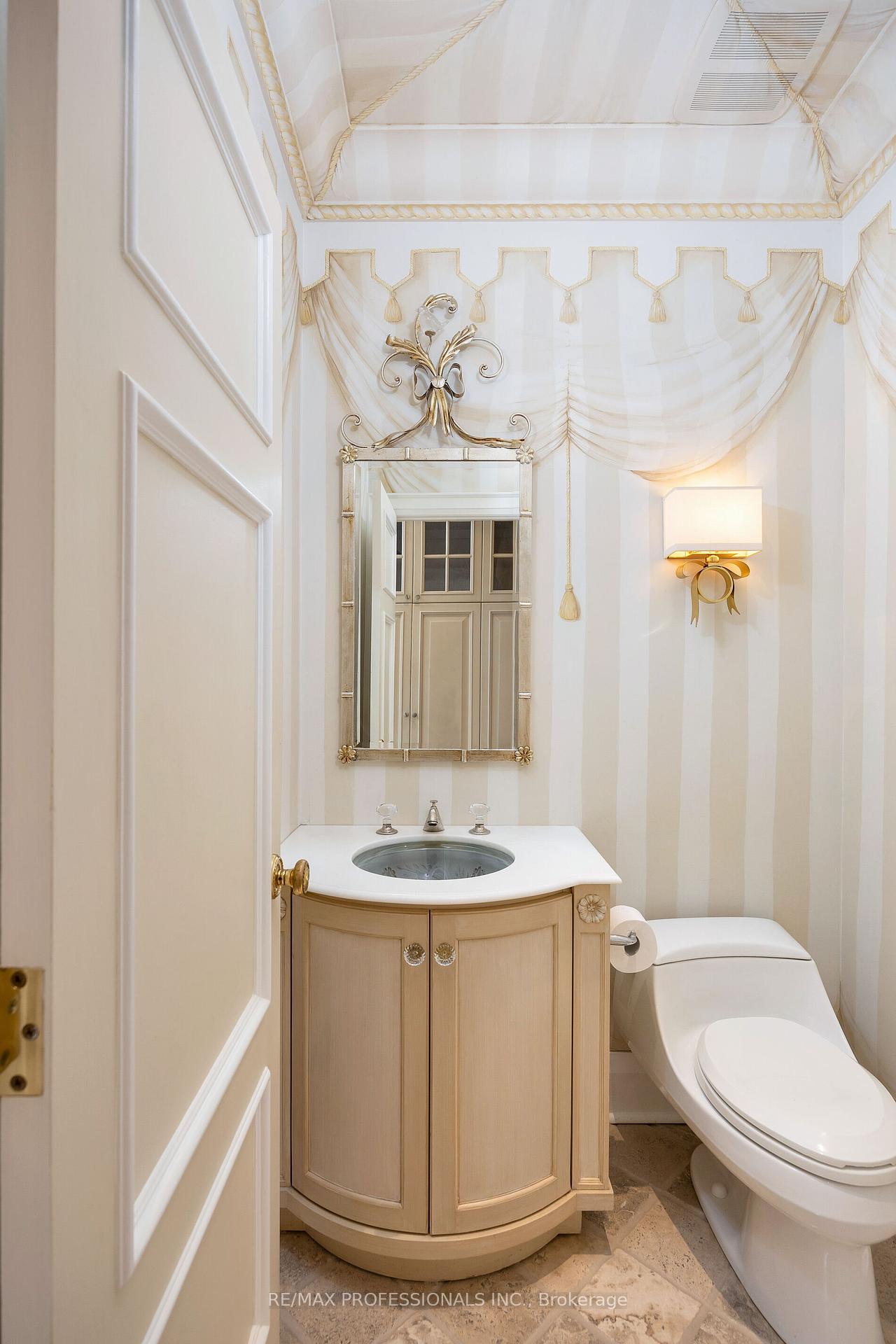 11 Kingsway Cres, Toronto, ON M8X2P9 | 5 Bedroom 7 Bathroom Detached House | Image 16