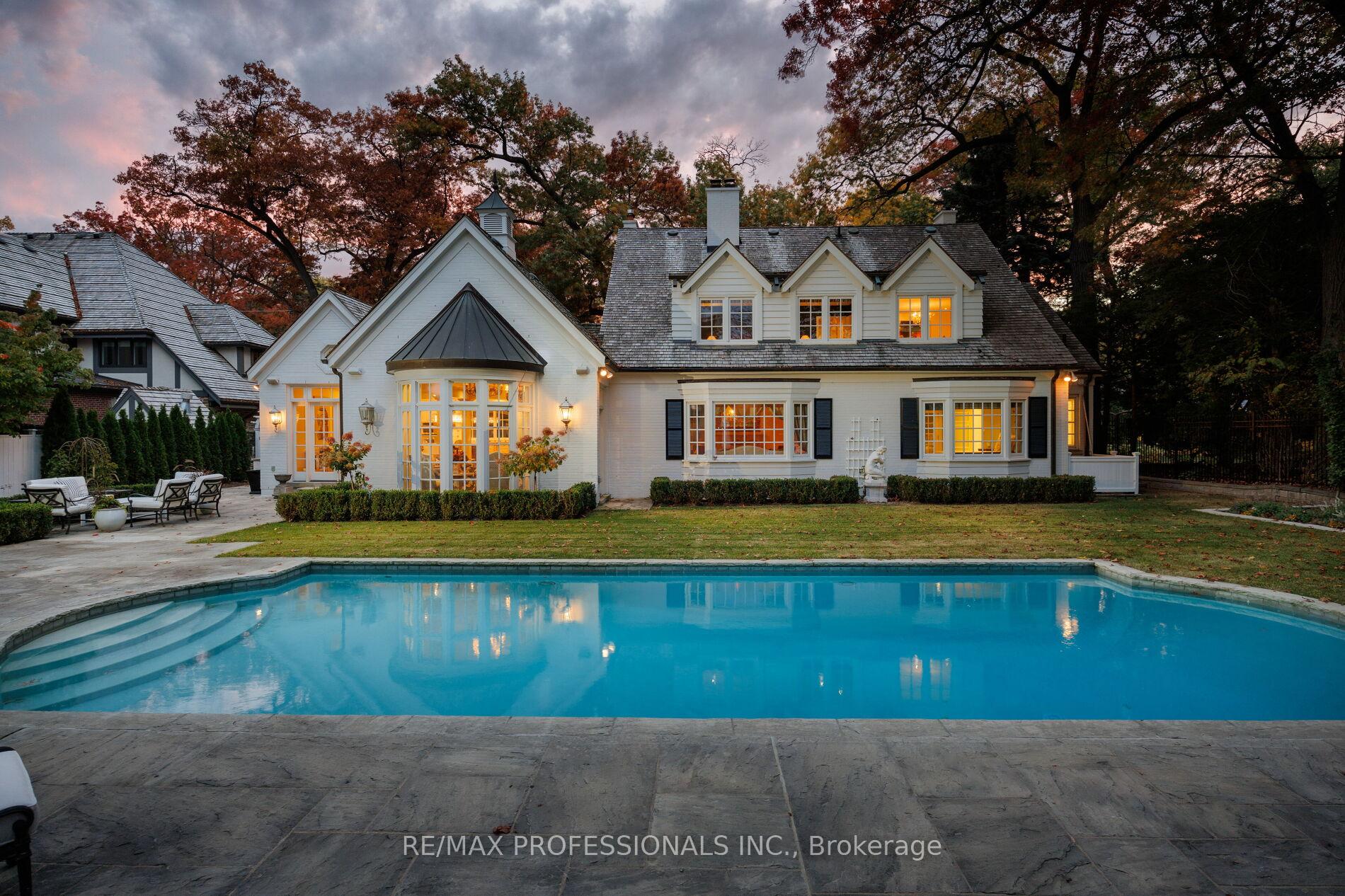 11 Kingsway Cres, Toronto, ON M8X2P9 | 5 Bedroom 7 Bathroom Detached House | Image 2