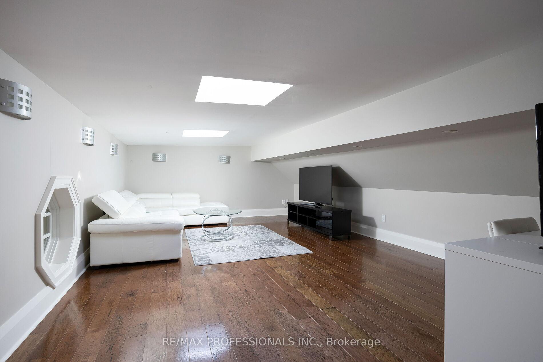 11 Kingsway Cres, Toronto, ON M8X2P9 | 5 Bedroom 7 Bathroom Detached House | Image 29