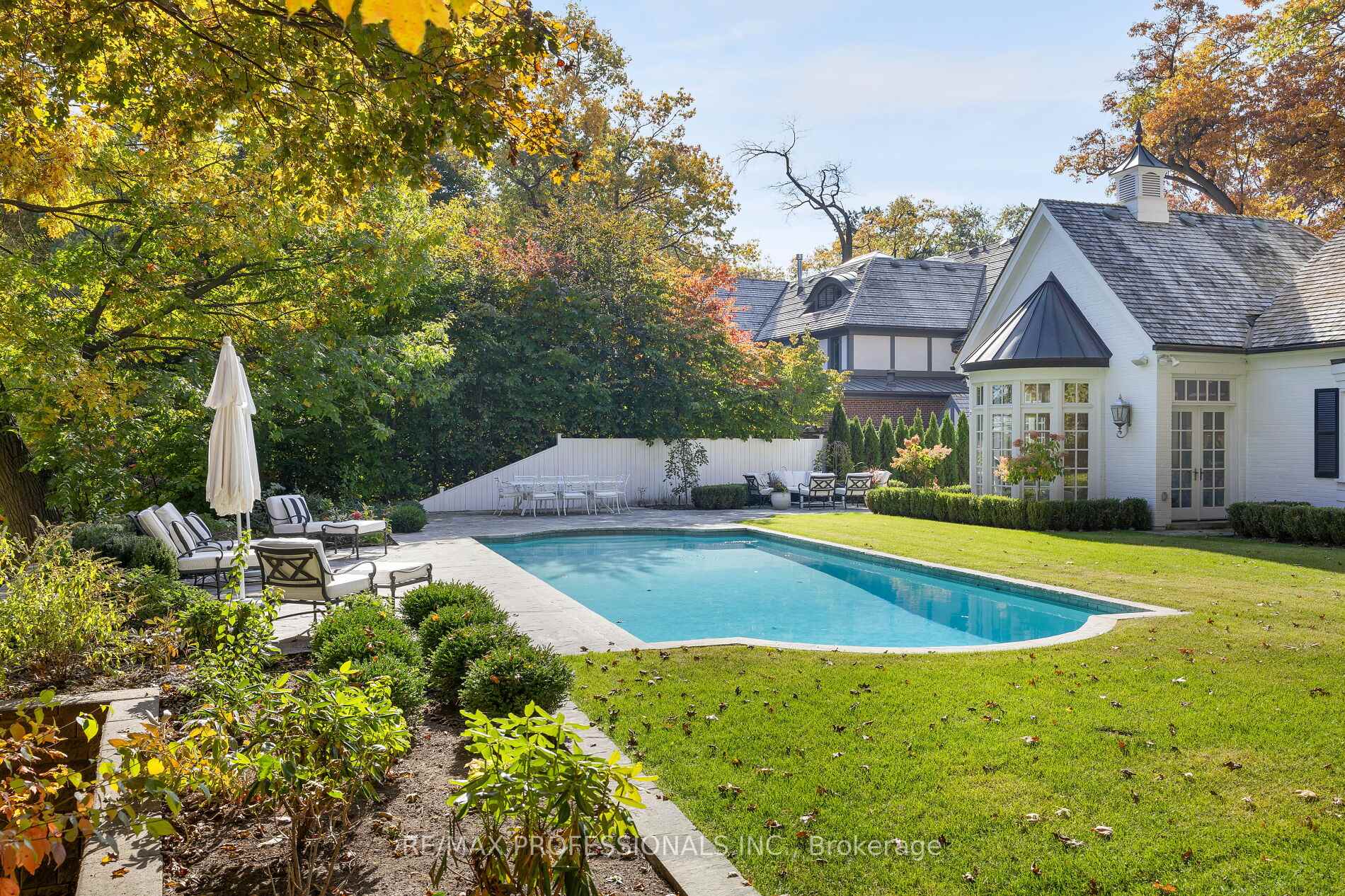 11 Kingsway Cres, Toronto, ON M8X2P9 | 5 Bedroom 7 Bathroom Detached House | Image 37