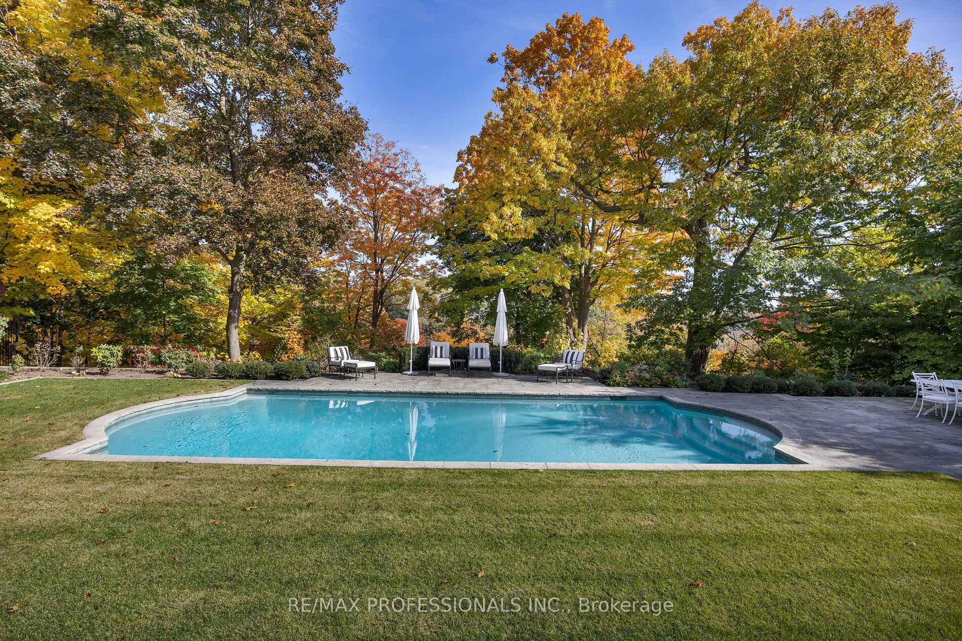 11 Kingsway Cres, Toronto, ON M8X2P9 | 5 Bedroom 7 Bathroom Detached House | Image 38