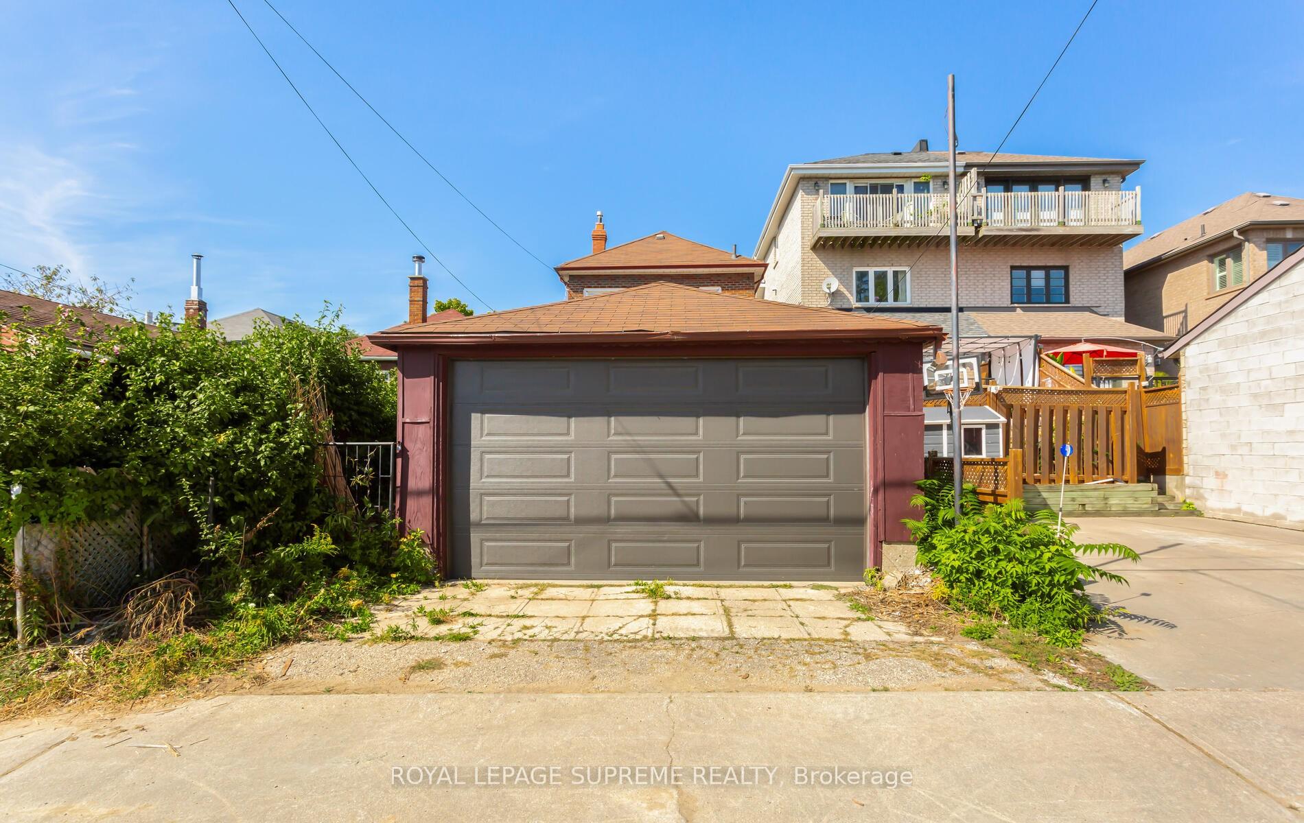 15 Corbett Ave, Toronto, ON M6N1V2 | 4 Bedroom 2 Bathroom Detached House | Image 38