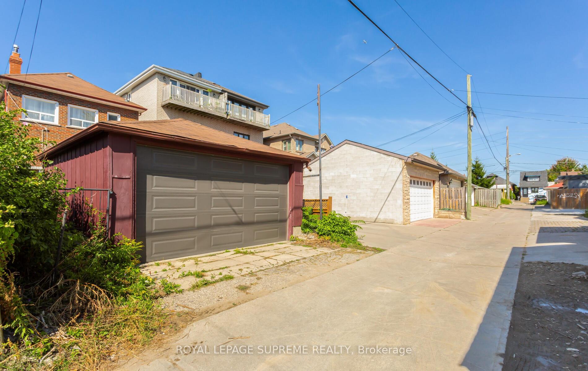 15 Corbett Ave, Toronto, ON M6N1V2 | 4 Bedroom 2 Bathroom Detached House | Image 39