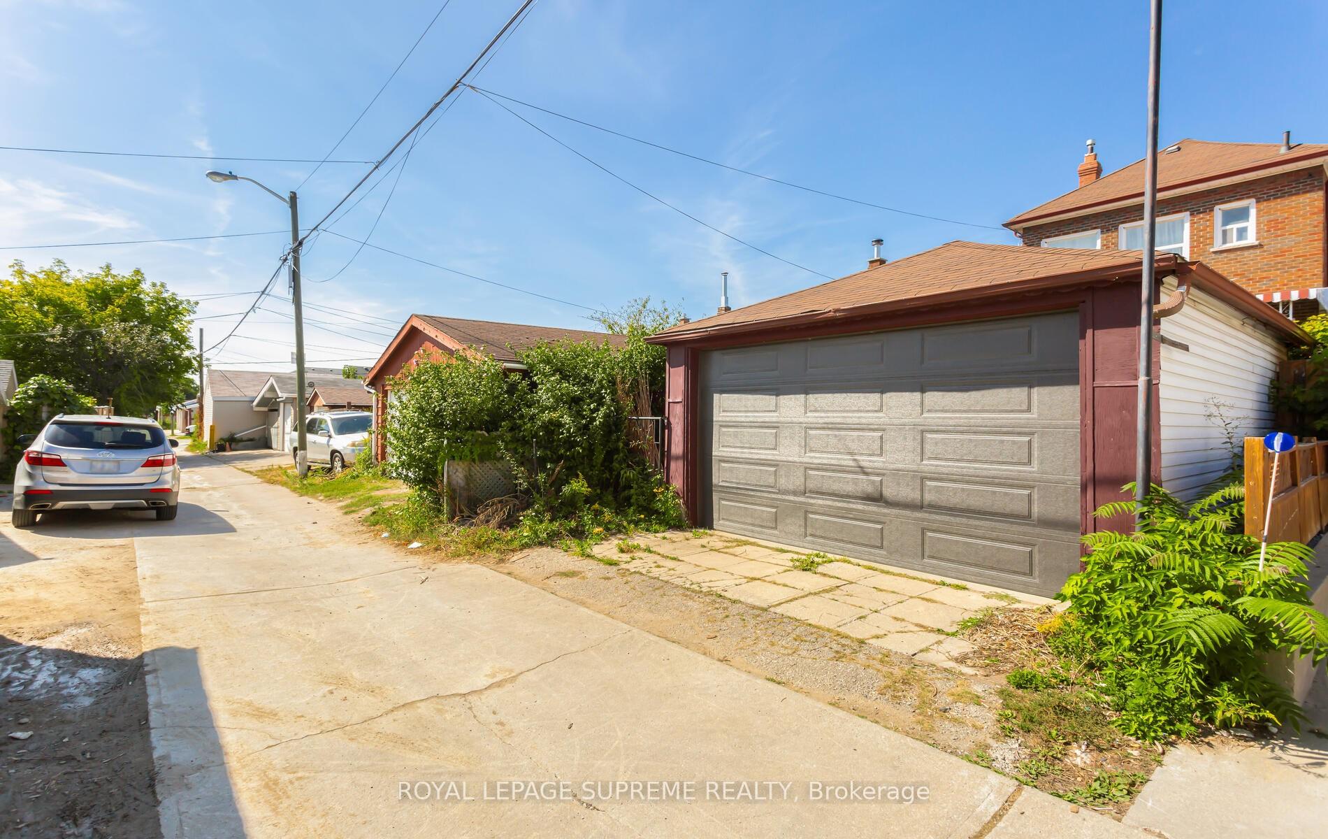 15 Corbett Ave, Toronto, ON M6N1V2 | 4 Bedroom 2 Bathroom Detached House | Image 40