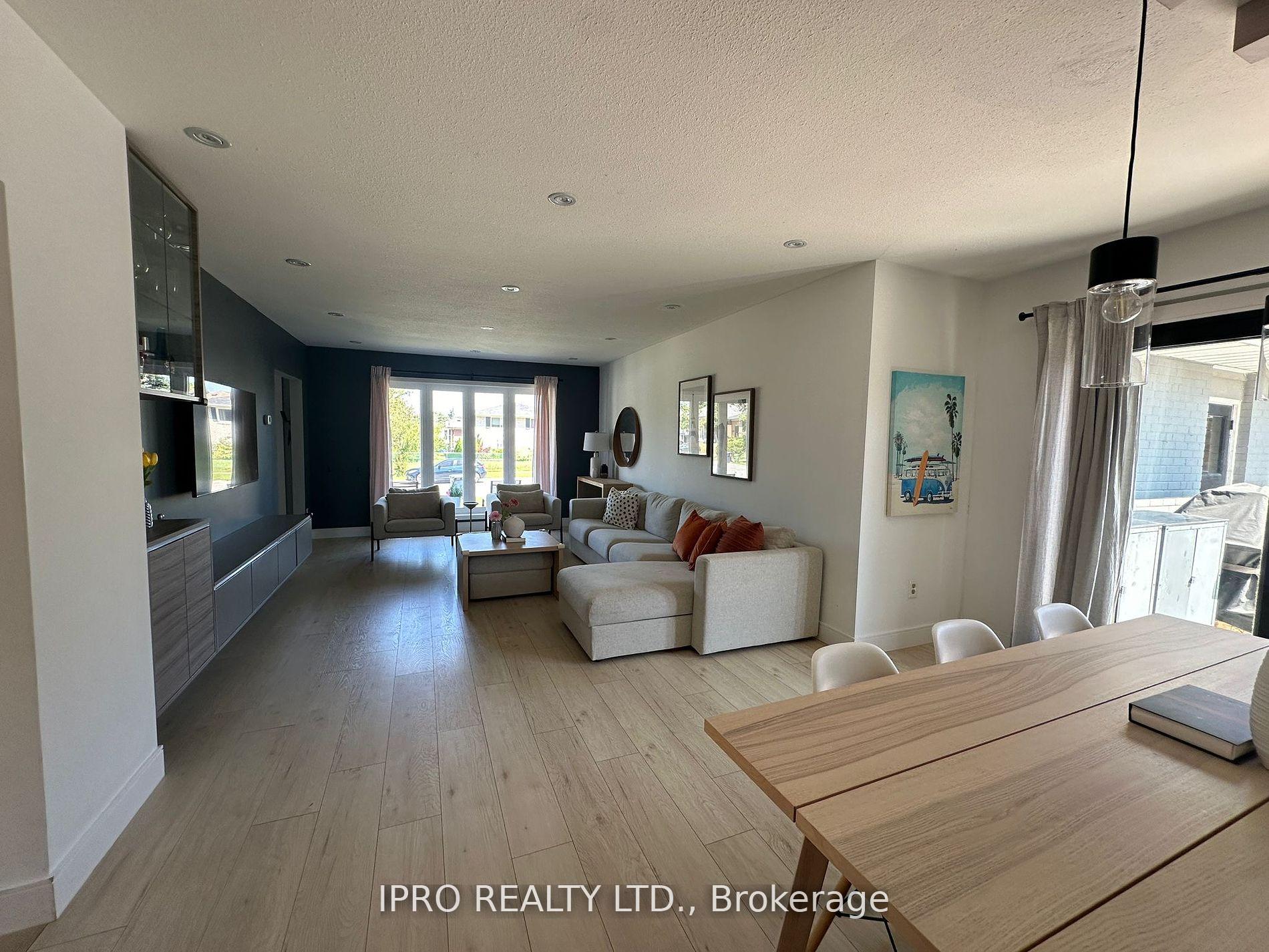 199 Willowridge Rd, Toronto, ON M9R3Z8 | 3 Bedroom 3 Bathroom Detached House | Image 4