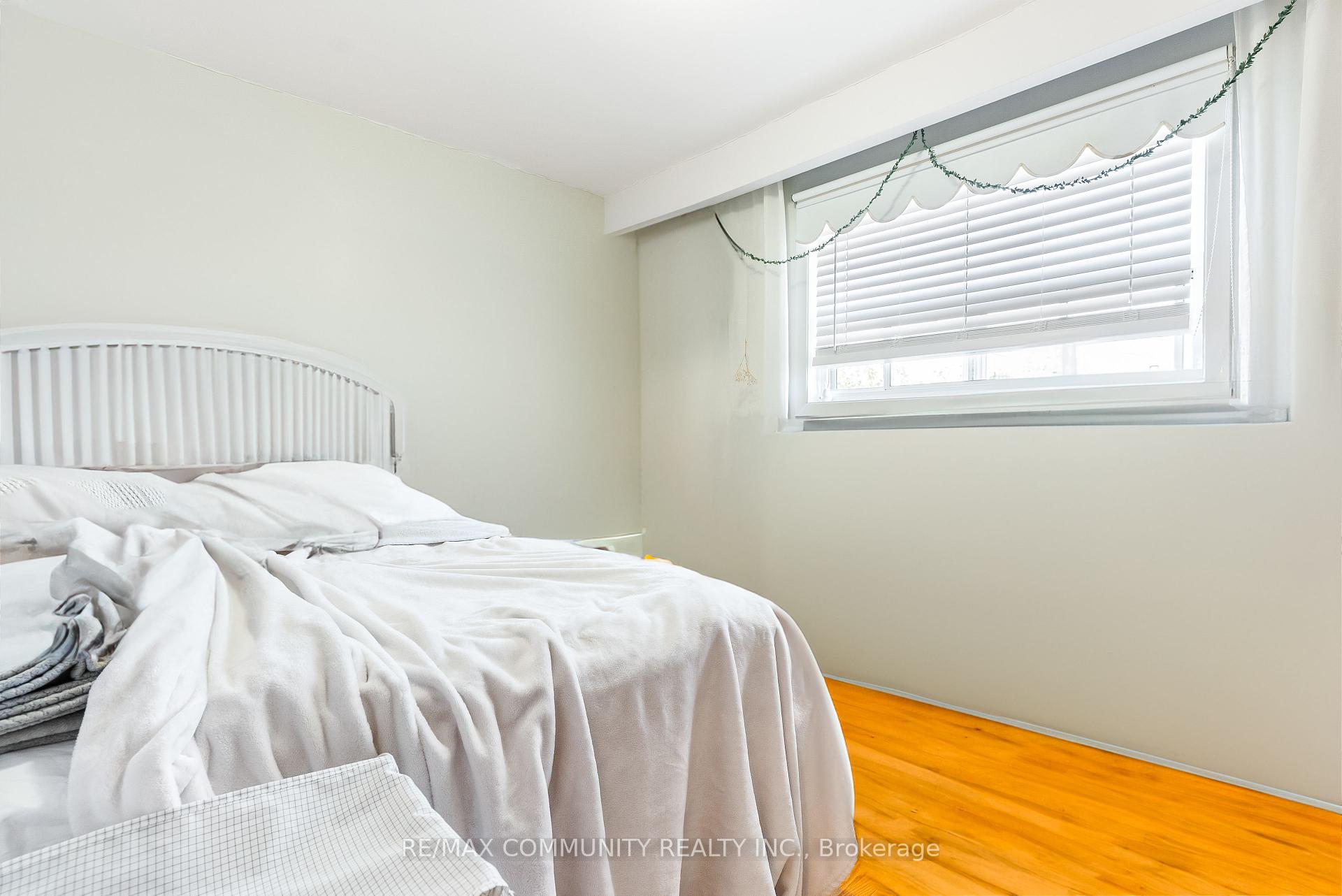 106 Victory Dr, Toronto, ON M3M2J8 | 3 Bedroom 2 Bathroom Semi-Detached House | Image 11