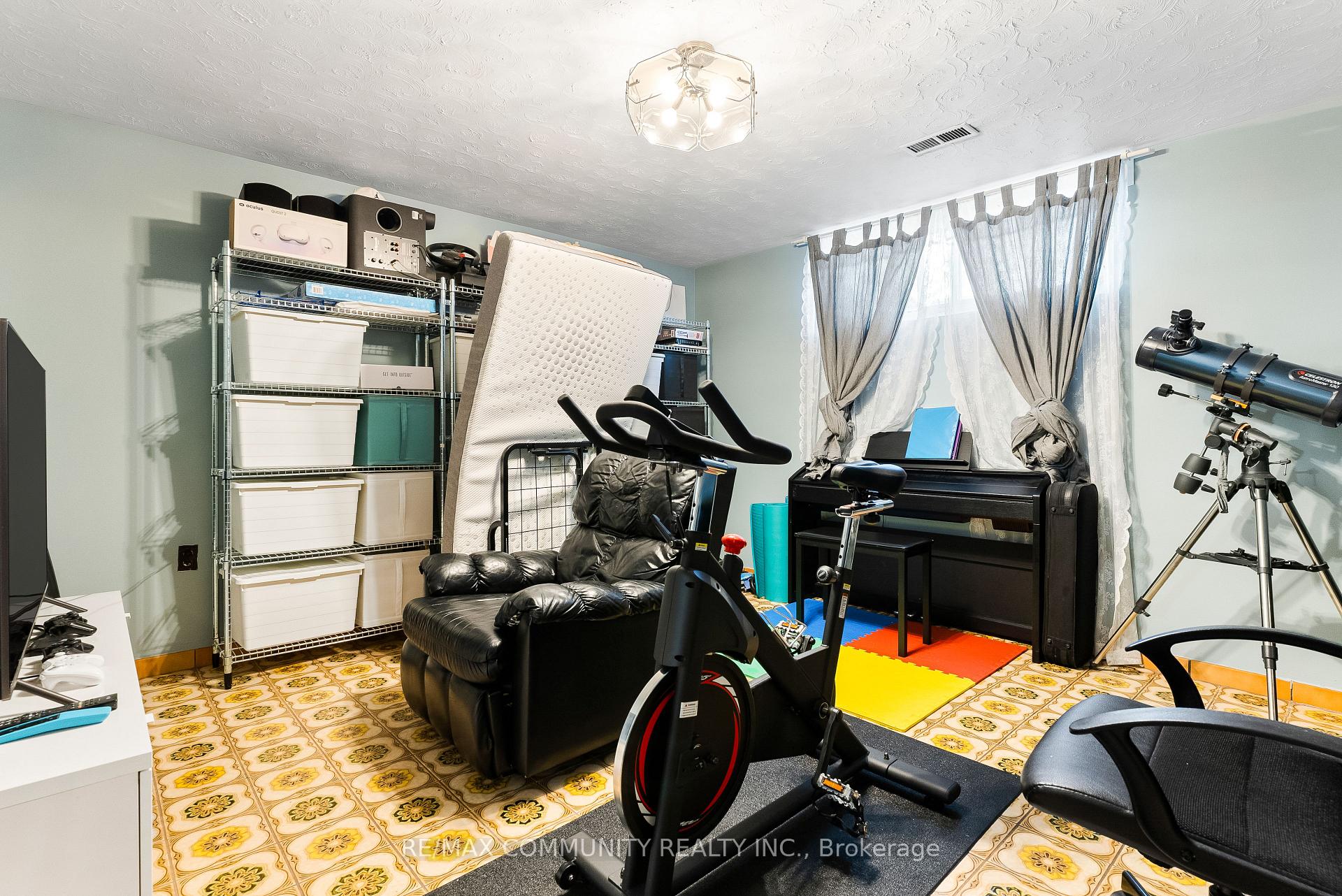 106 Victory Dr, Toronto, ON M3M2J8 | 3 Bedroom 2 Bathroom Semi-Detached House | Image 17