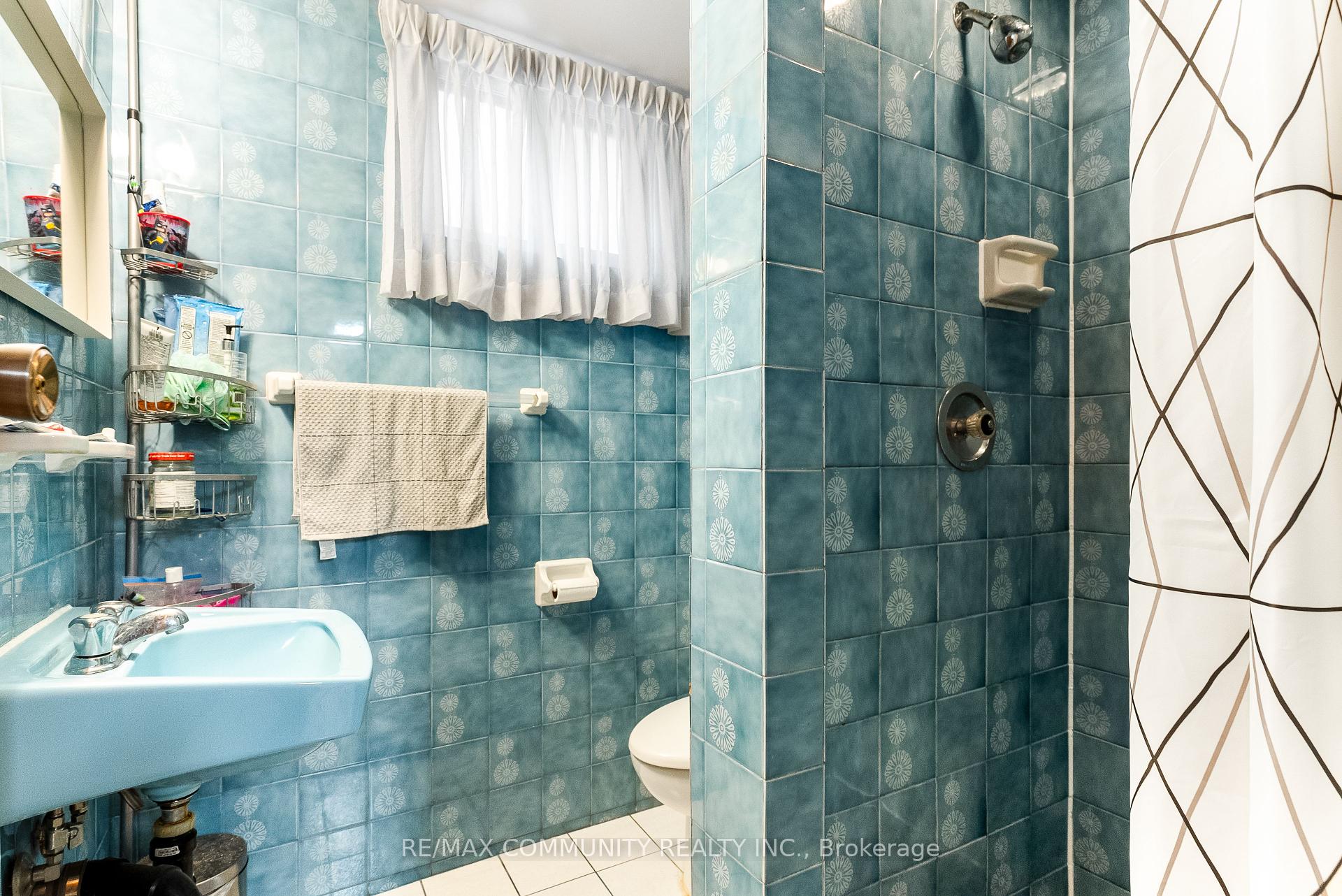 106 Victory Dr, Toronto, ON M3M2J8 | 3 Bedroom 2 Bathroom Semi-Detached House | Image 19