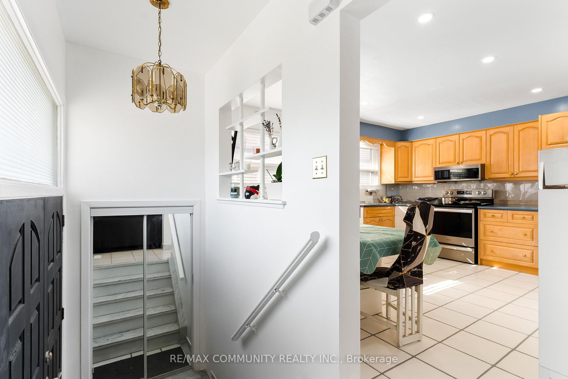 106 Victory Dr, Toronto, ON M3M2J8 | 3 Bedroom 2 Bathroom Semi-Detached House | Image 4