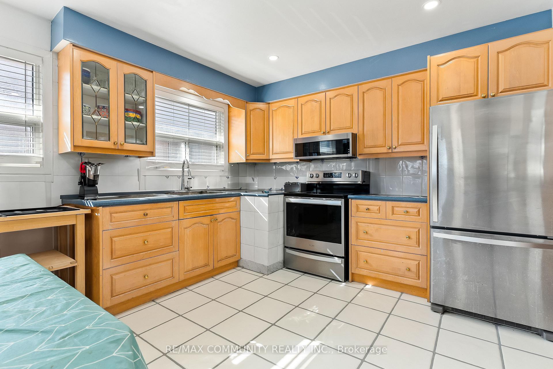 106 Victory Dr, Toronto, ON M3M2J8 | 3 Bedroom 2 Bathroom Semi-Detached House | Image 6