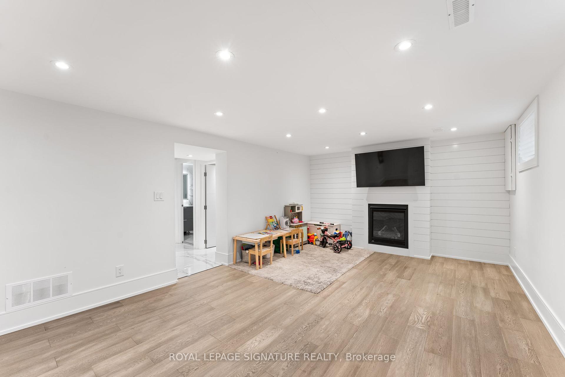 26 Vanderbrent Cres, Toronto, ON M9R3W8 | 3 Bedroom 2 Bathroom Detached House | Image 25