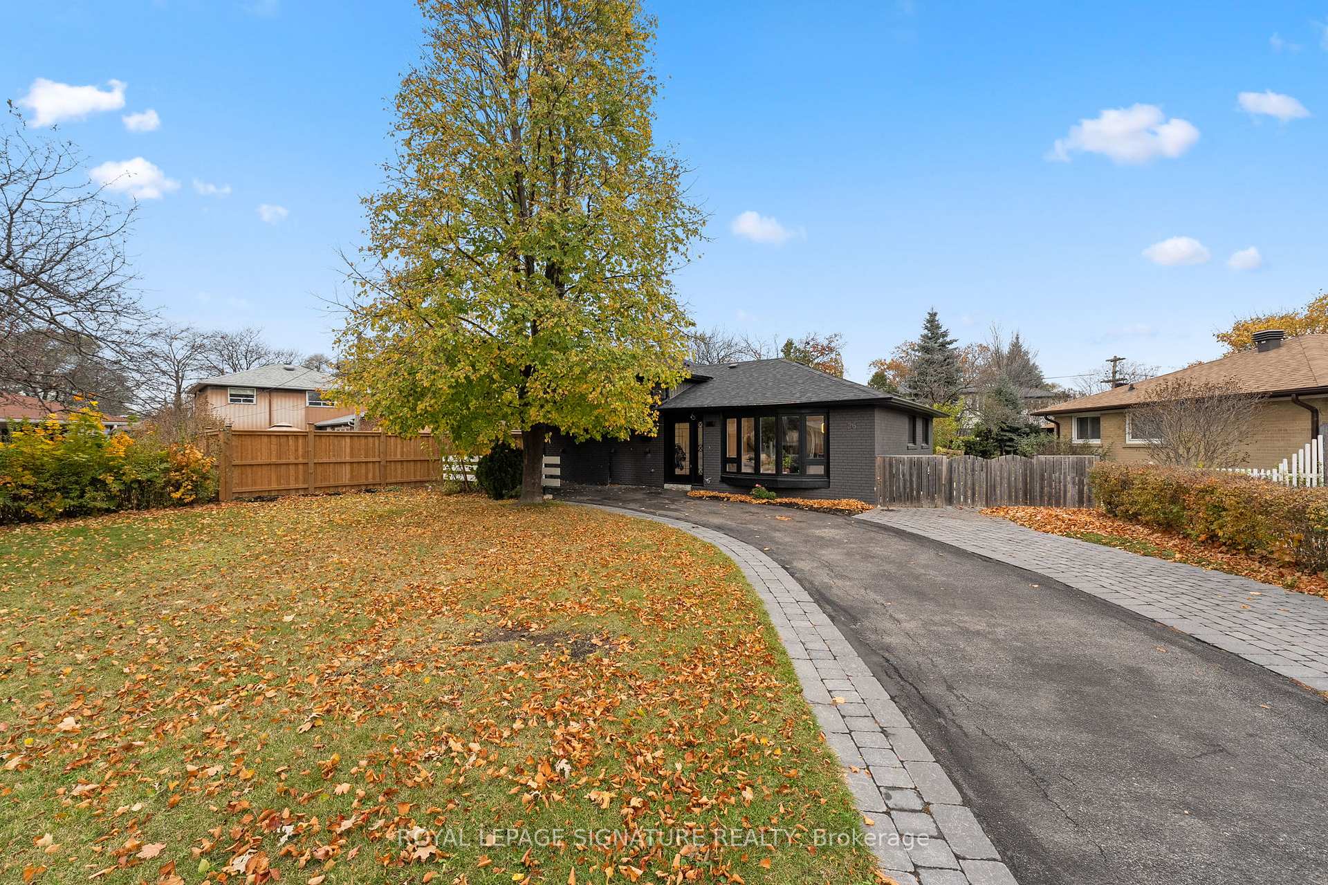 26 Vanderbrent Cres, Toronto, ON M9R3W8 | 3 Bedroom 2 Bathroom Detached House | Image 4