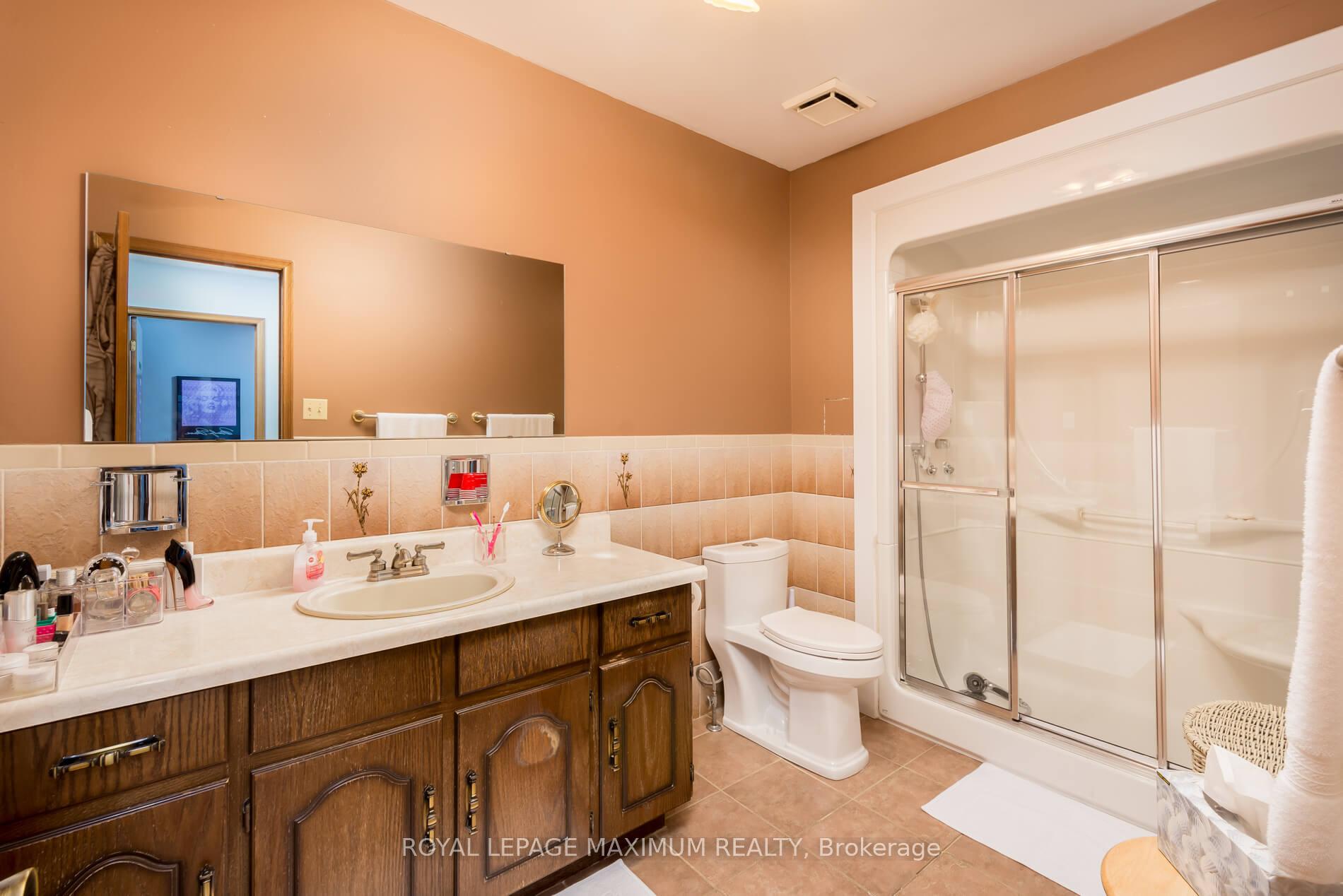 44 Flagstick Crt, Toronto, ON M3J3B8 | 3 Bedroom 2 Bathroom Semi-Detached House | Image 18