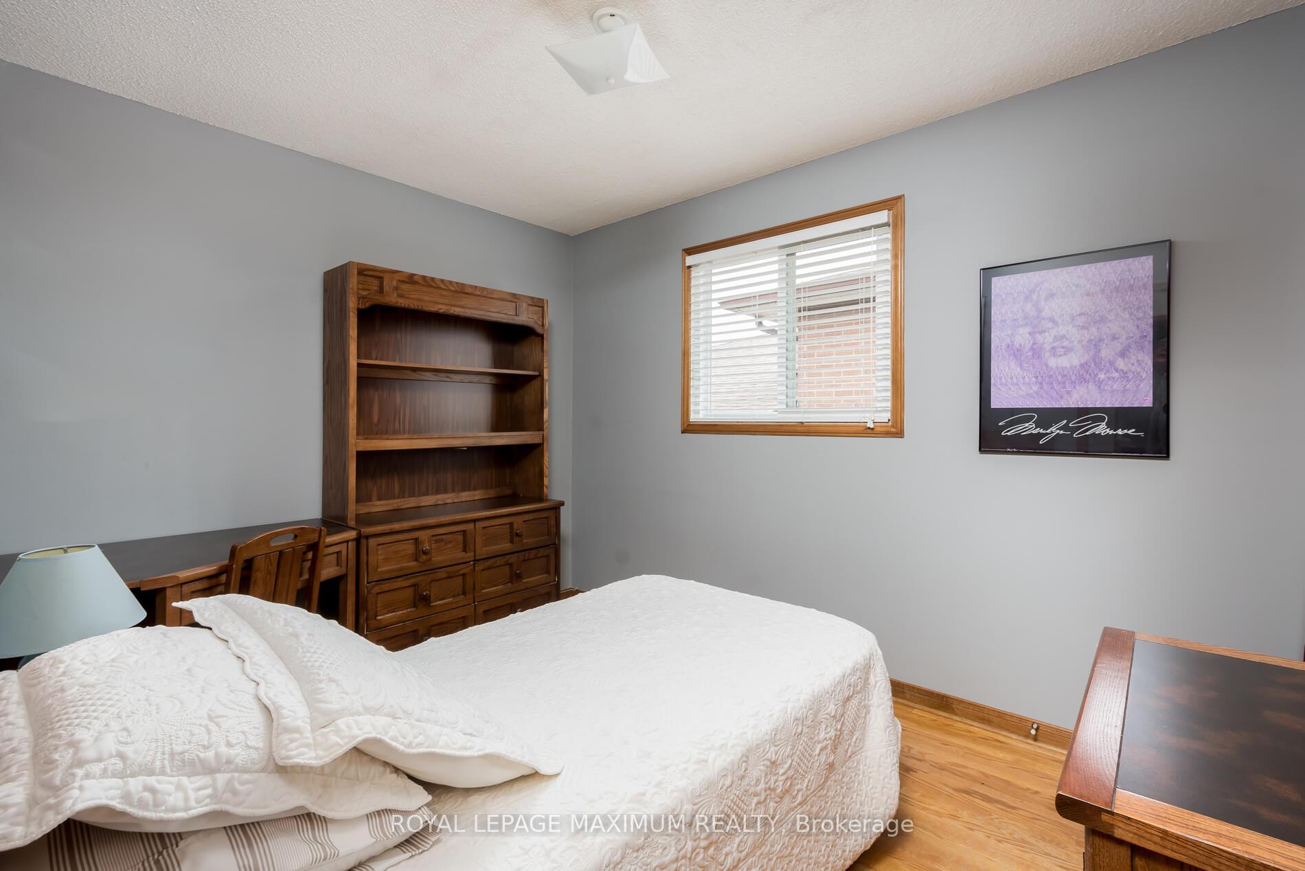 44 Flagstick Crt, Toronto, ON M3J3B8 | 3 Bedroom 2 Bathroom Semi-Detached House | Image 19