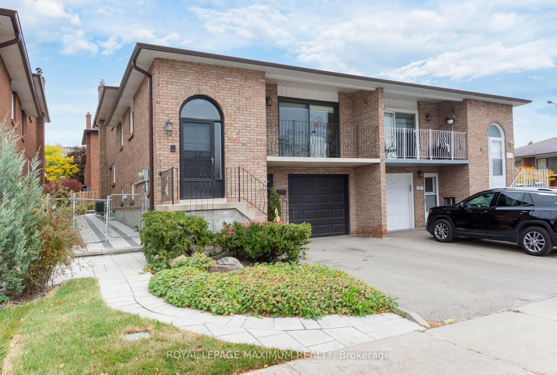 44 Flagstick Crt, Toronto, ON M3J3B8 | 3 Bedroom 2 Bathroom Semi-Detached House | Image 2