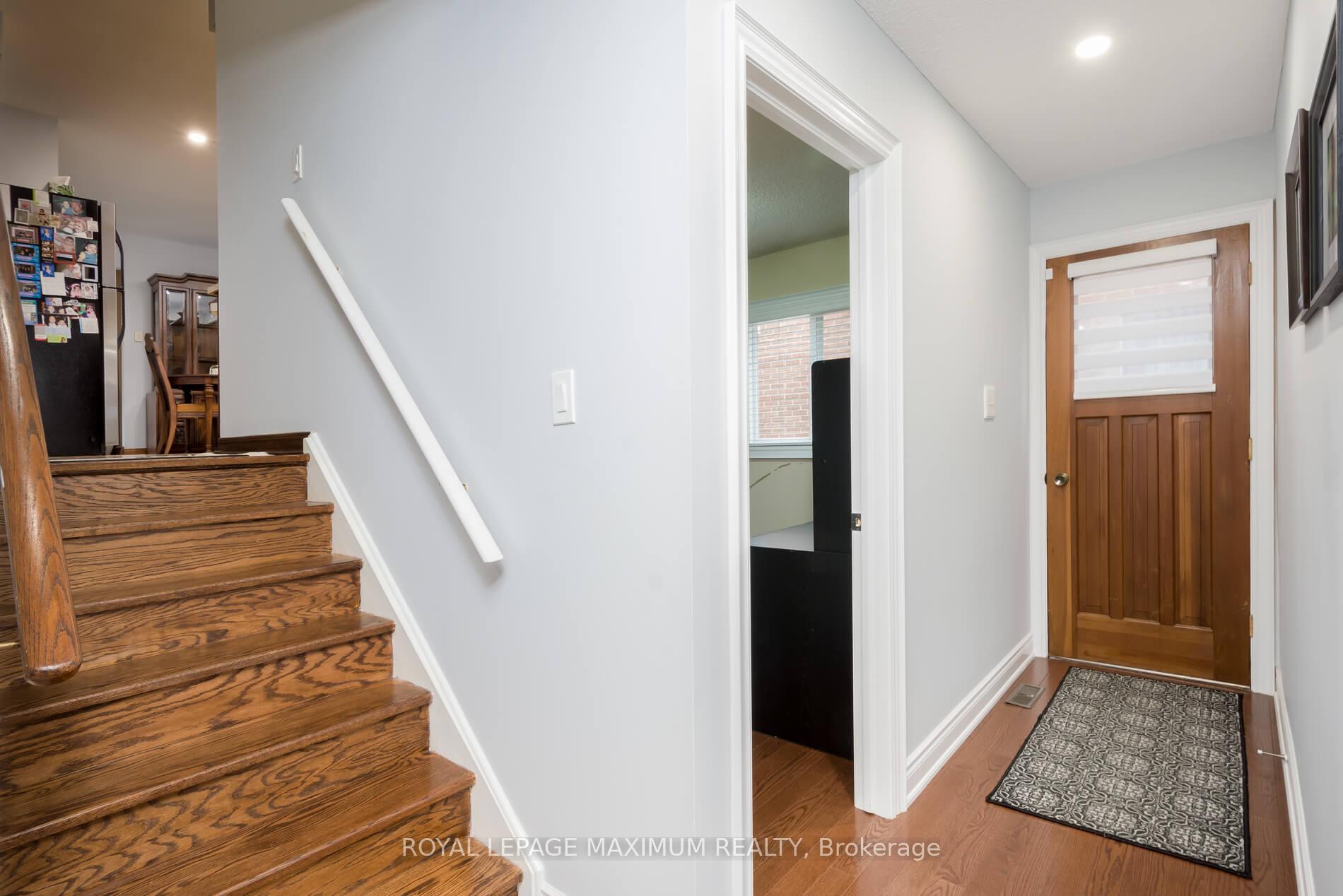 44 Flagstick Crt, Toronto, ON M3J3B8 | 3 Bedroom 2 Bathroom Semi-Detached House | Image 21