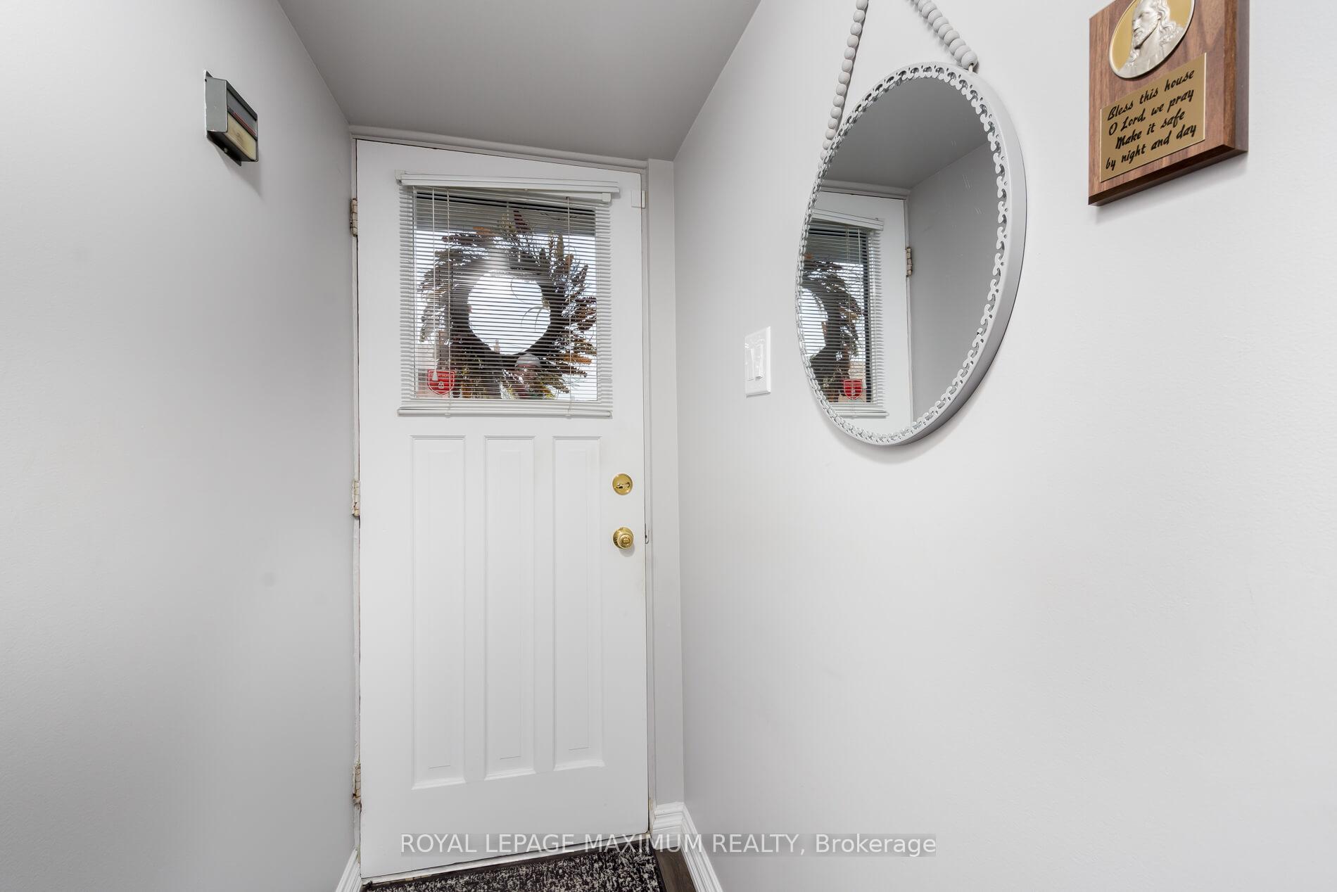 44 Flagstick Crt, Toronto, ON M3J3B8 | 3 Bedroom 2 Bathroom Semi-Detached House | Image 33