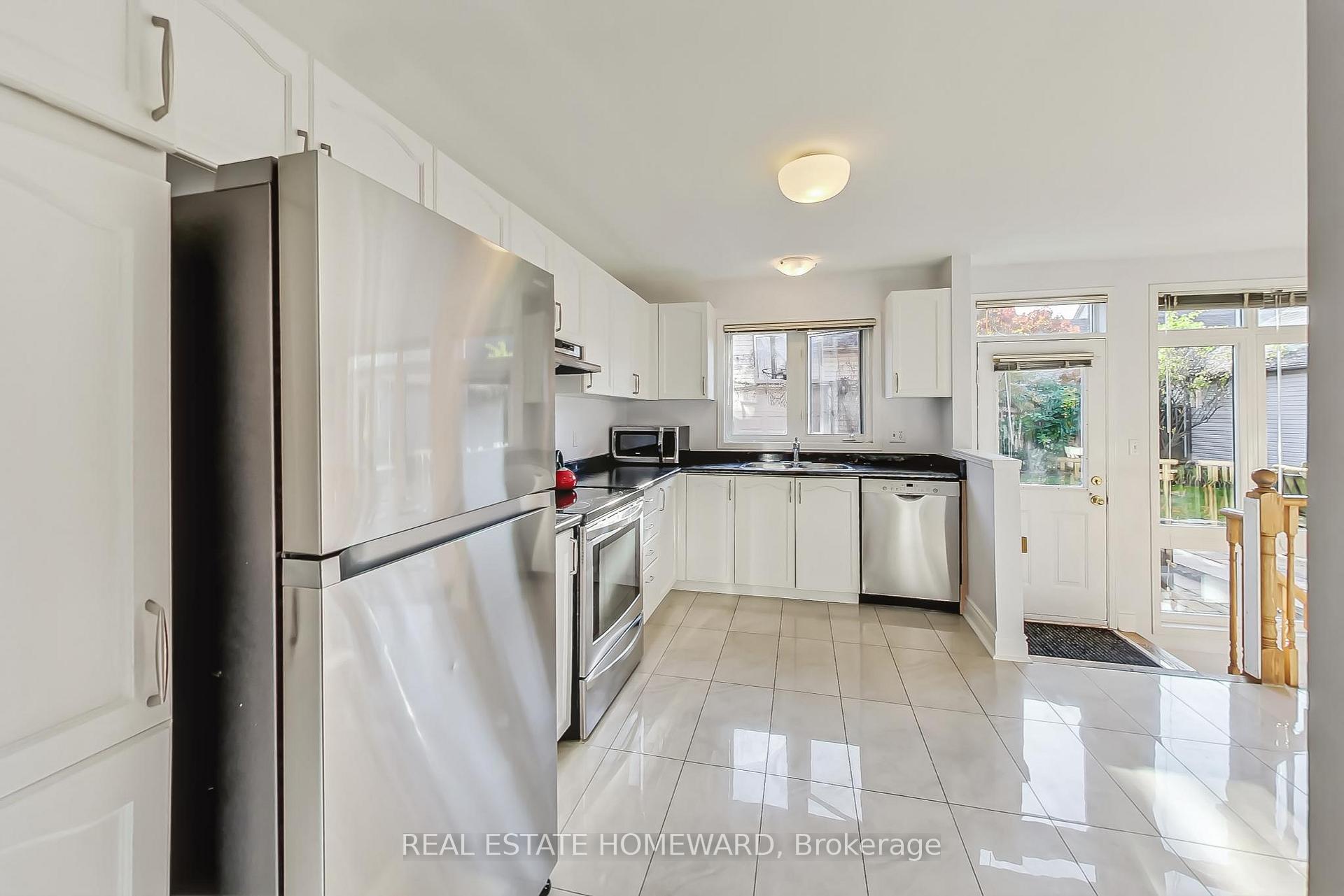 1696 Danthorpe Dr, Mississauga, ON L5N7L2 | 4 Bedroom 3 Bathroom Detached House | Image 11