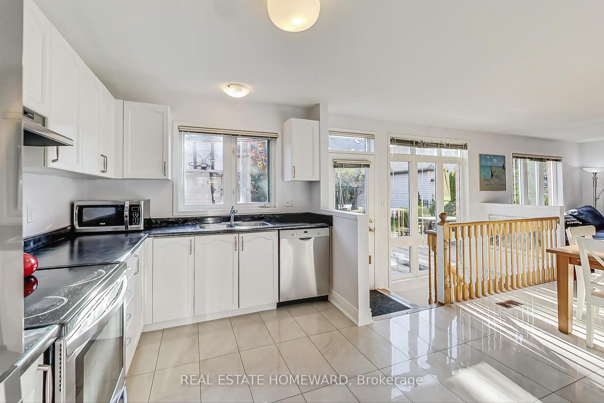 1696 Danthorpe Dr, Mississauga, ON L5N7L2 | 4 Bedroom 3 Bathroom Detached House | Image 12