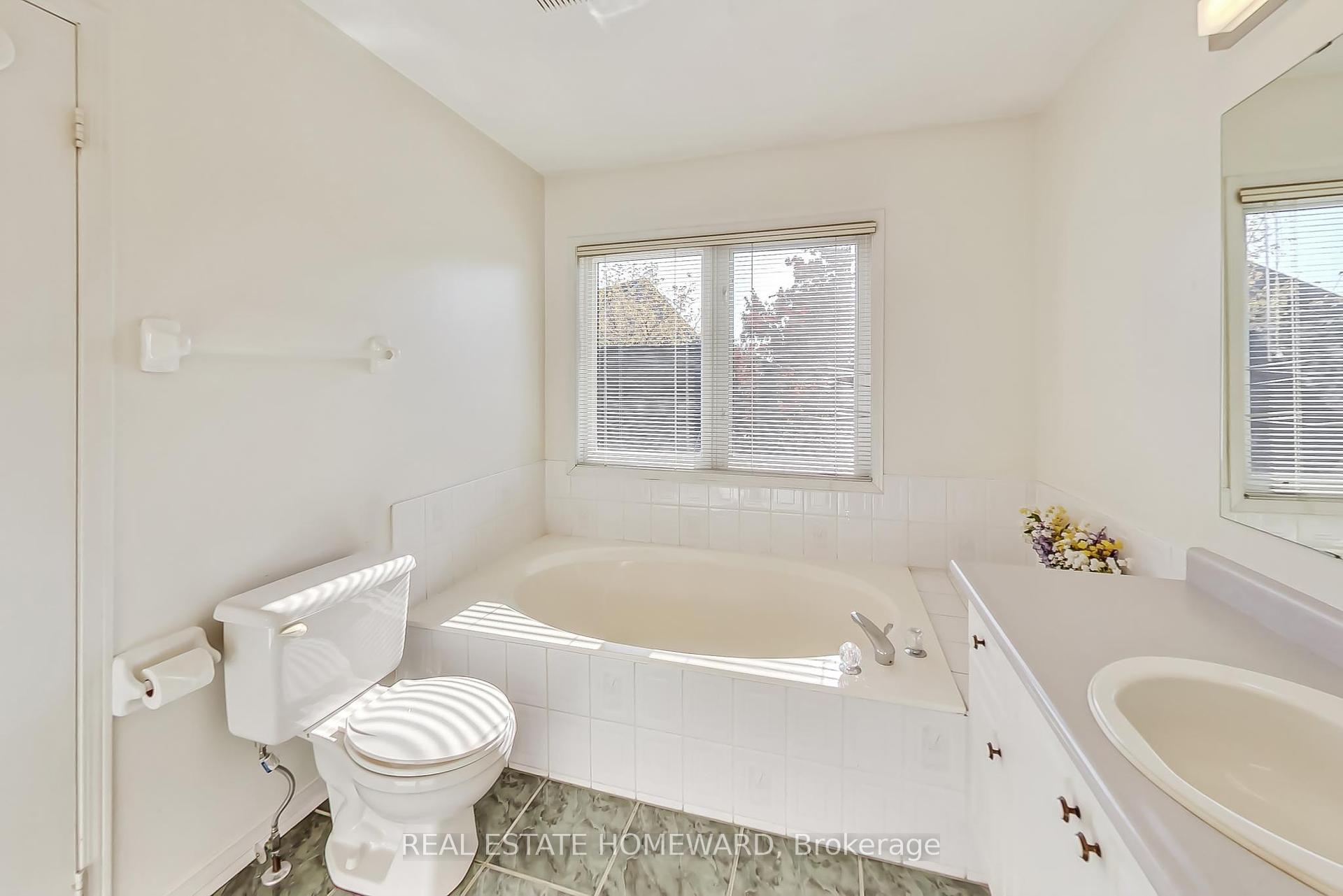 1696 Danthorpe Dr, Mississauga, ON L5N7L2 | 4 Bedroom 3 Bathroom Detached House | Image 24