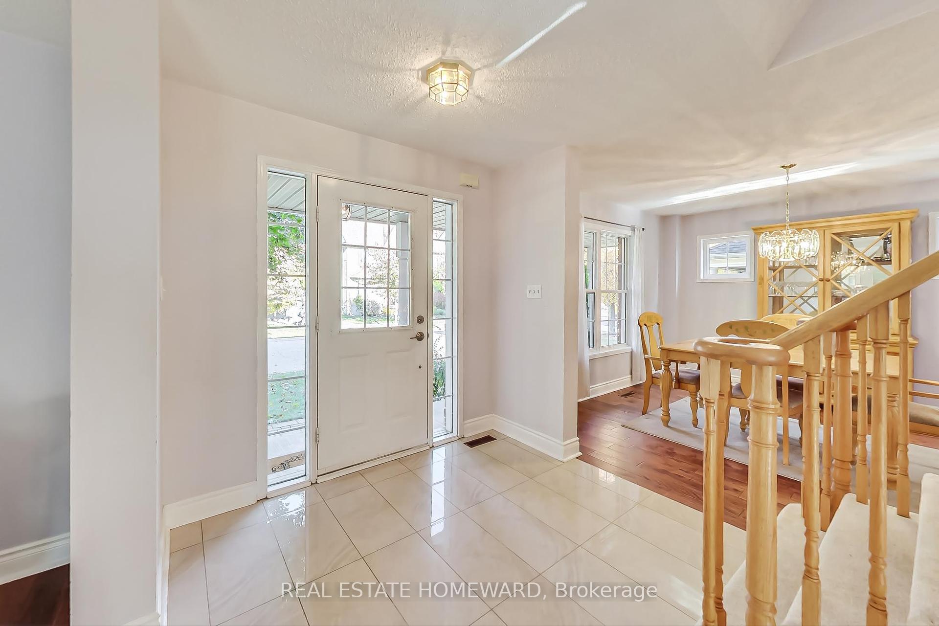 1696 Danthorpe Dr, Mississauga, ON L5N7L2 | 4 Bedroom 3 Bathroom Detached House | Image 3