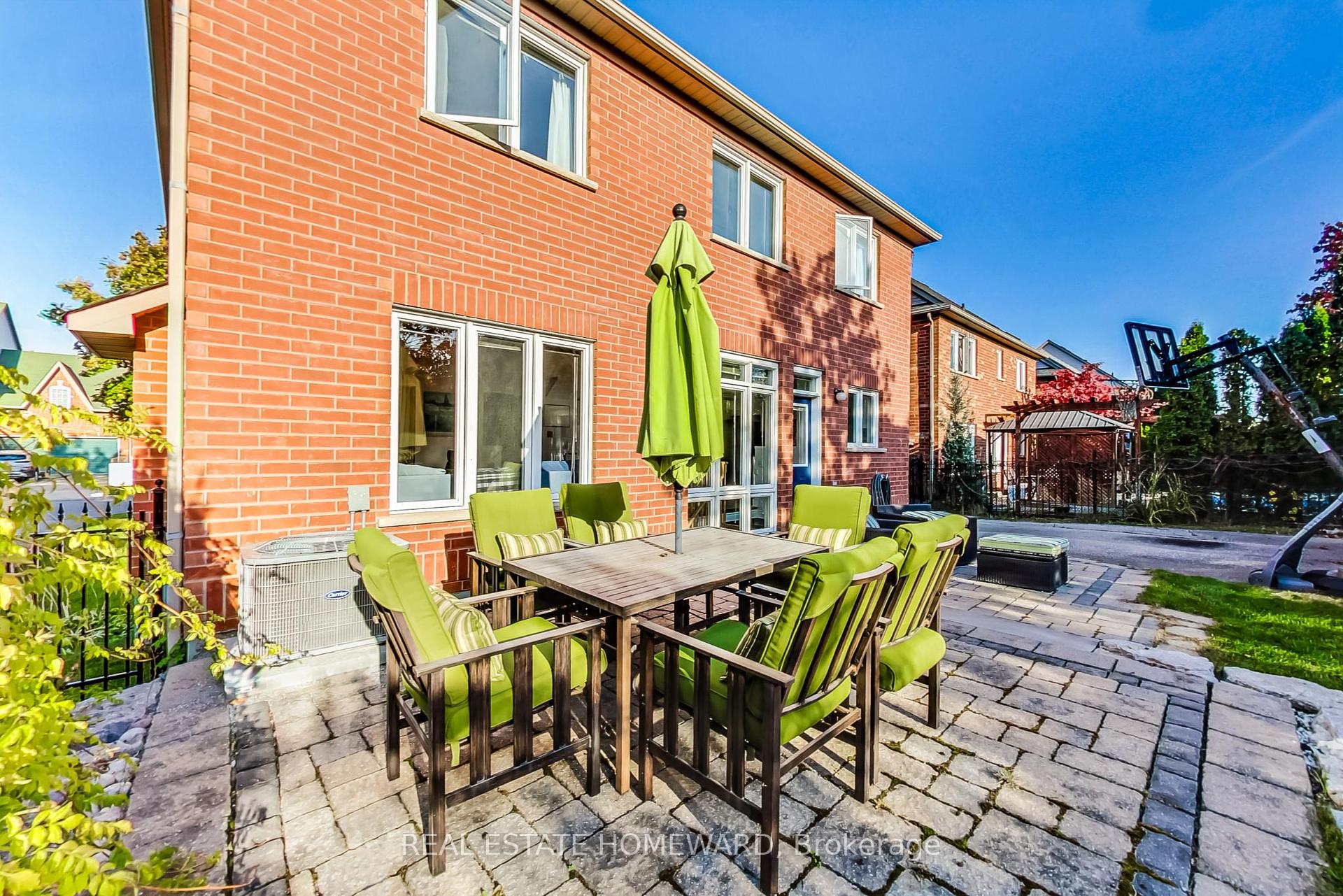 1696 Danthorpe Dr, Mississauga, ON L5N7L2 | 4 Bedroom 3 Bathroom Detached House | Image 37