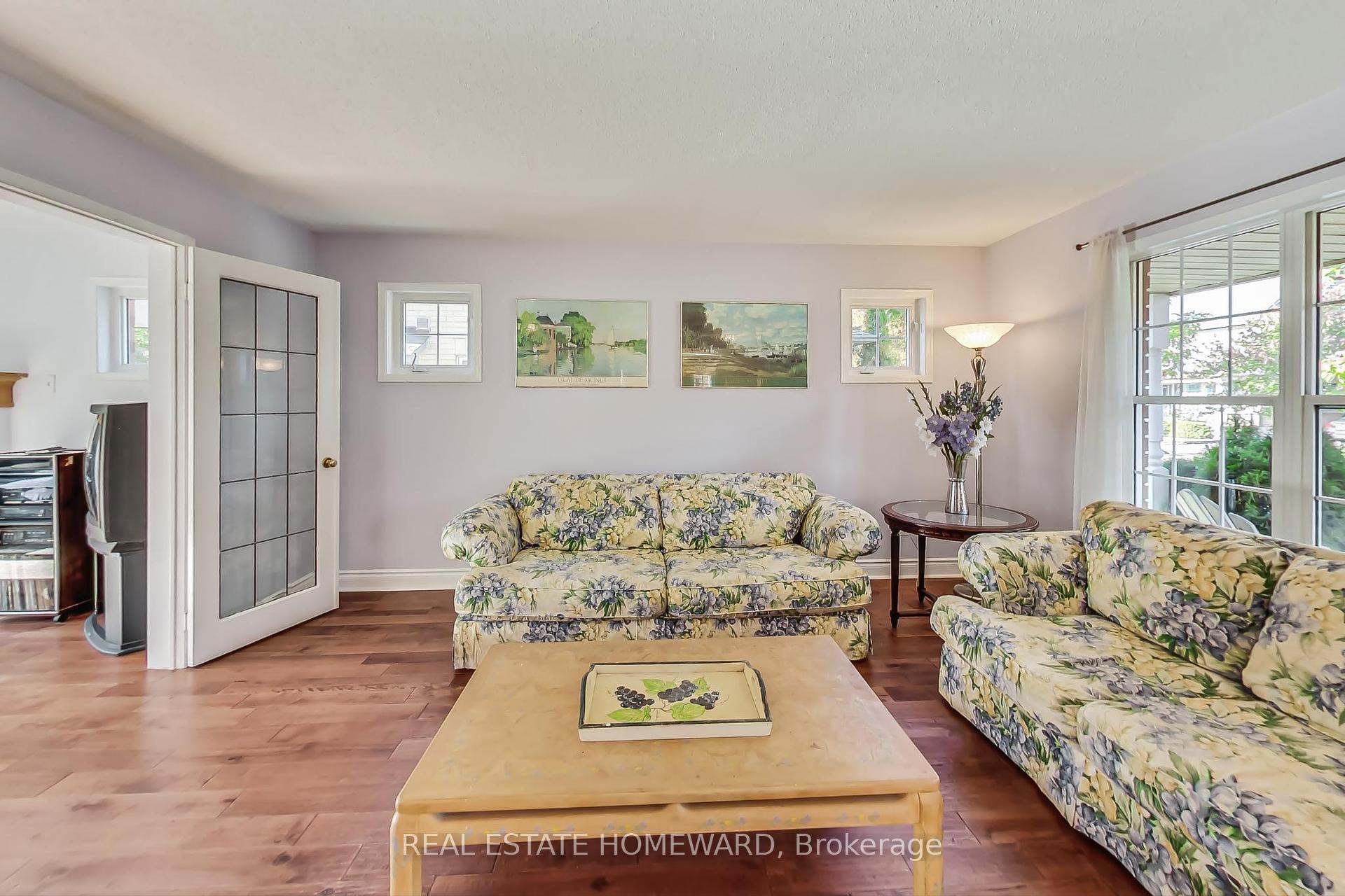 1696 Danthorpe Dr, Mississauga, ON L5N7L2 | 4 Bedroom 3 Bathroom Detached House | Image 6